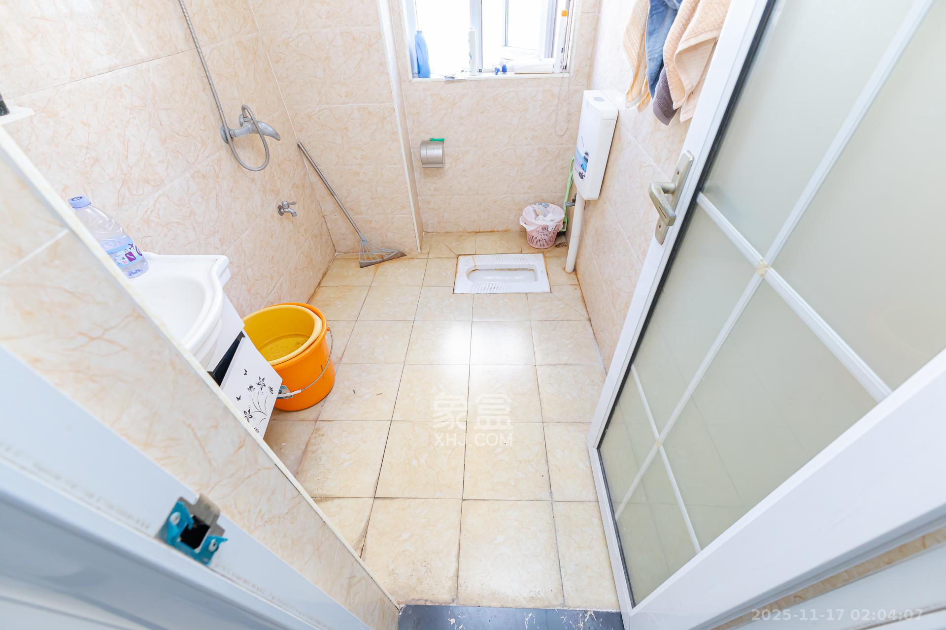 嘉宇银杉（嘉宇西苑）  3室2厅2卫    90.0万卫生间