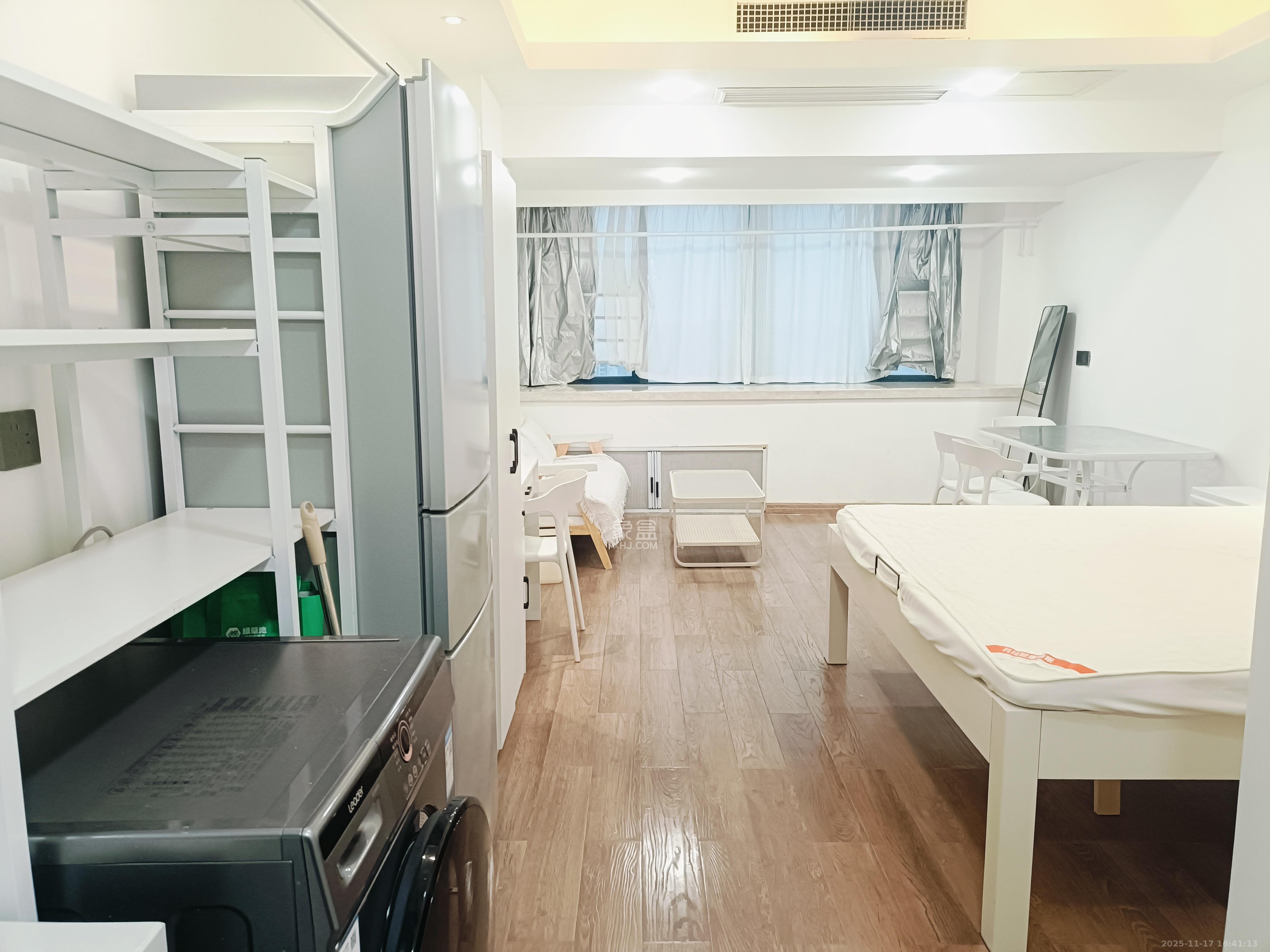 观园国际公寓  1室1厅1卫    1800.0元/月室内图