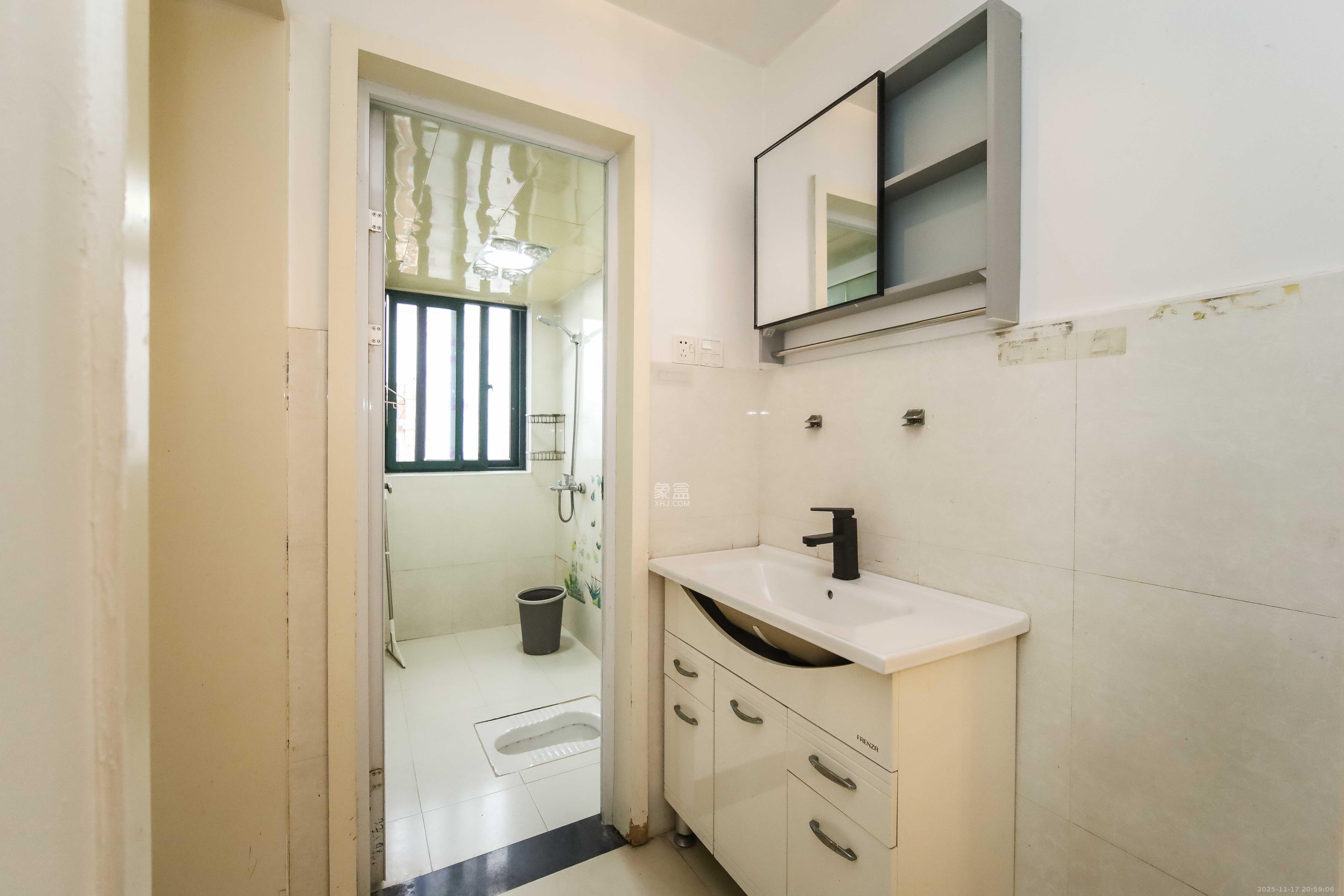 东玺门  2室2厅1卫    65.0万卫生间