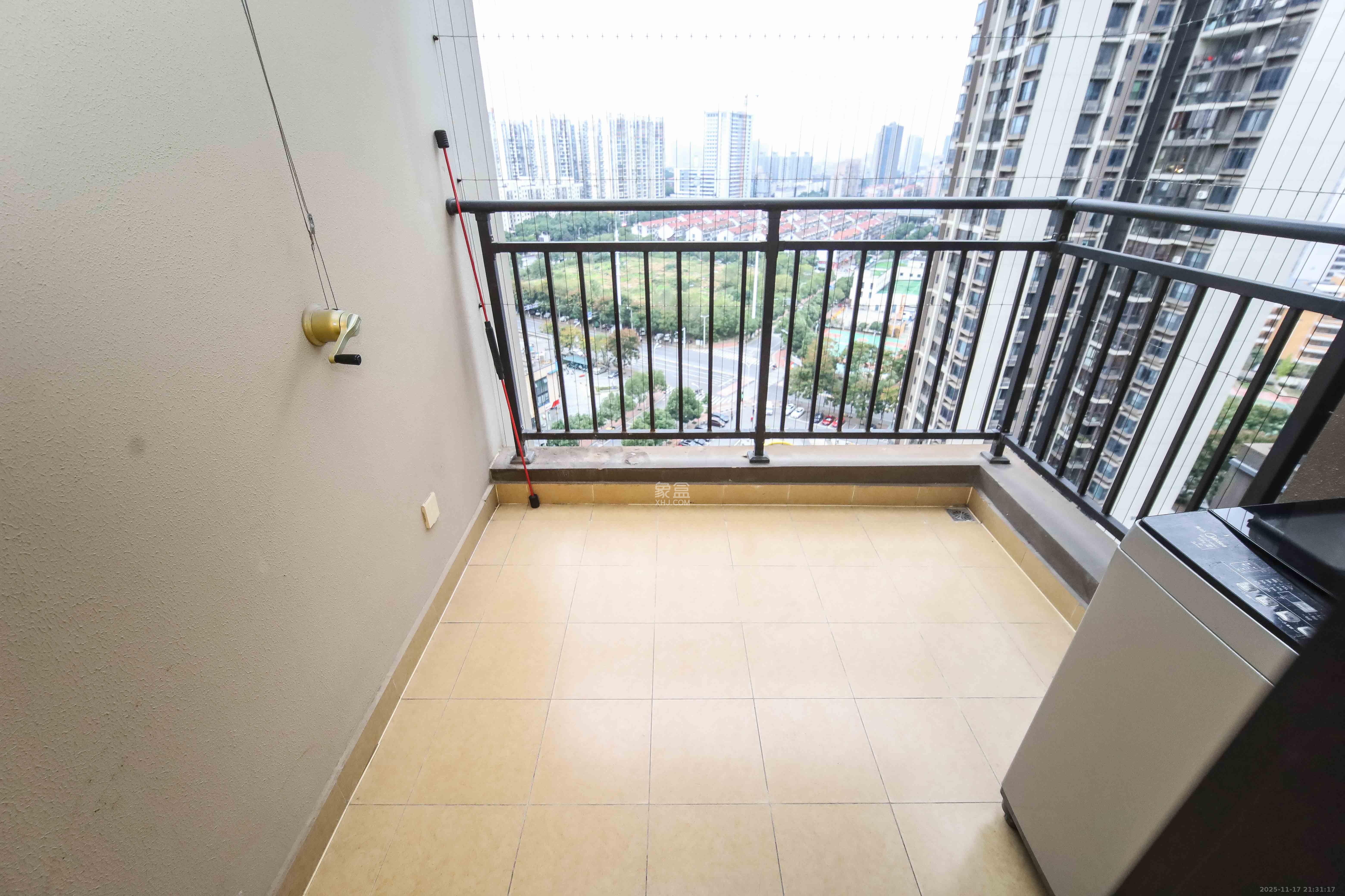 万科金域蓝湾  3室2厅2卫    110.0万阳台