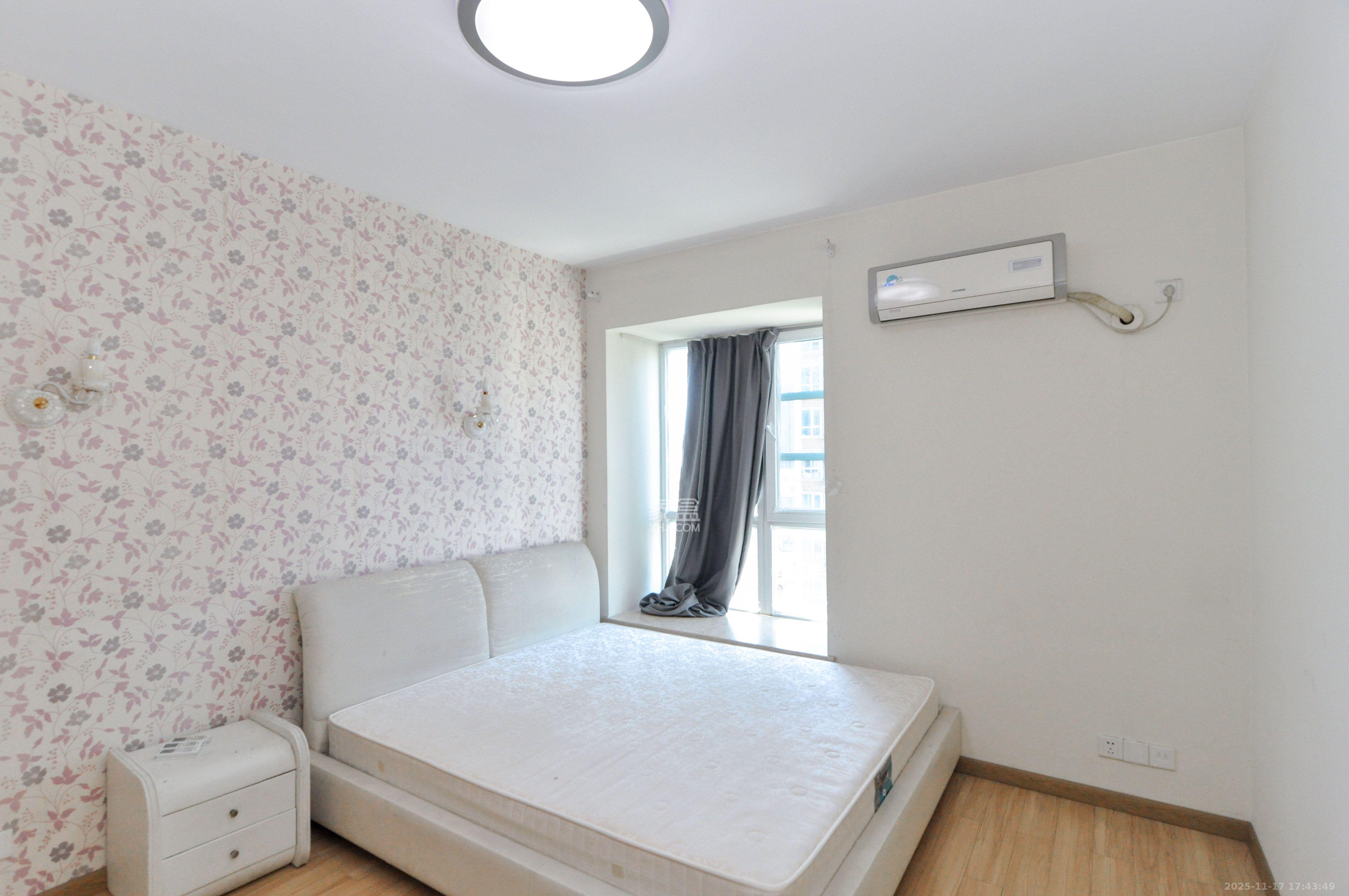 嘉逸名庭  3室2厅1卫    2500.0元/月室内图