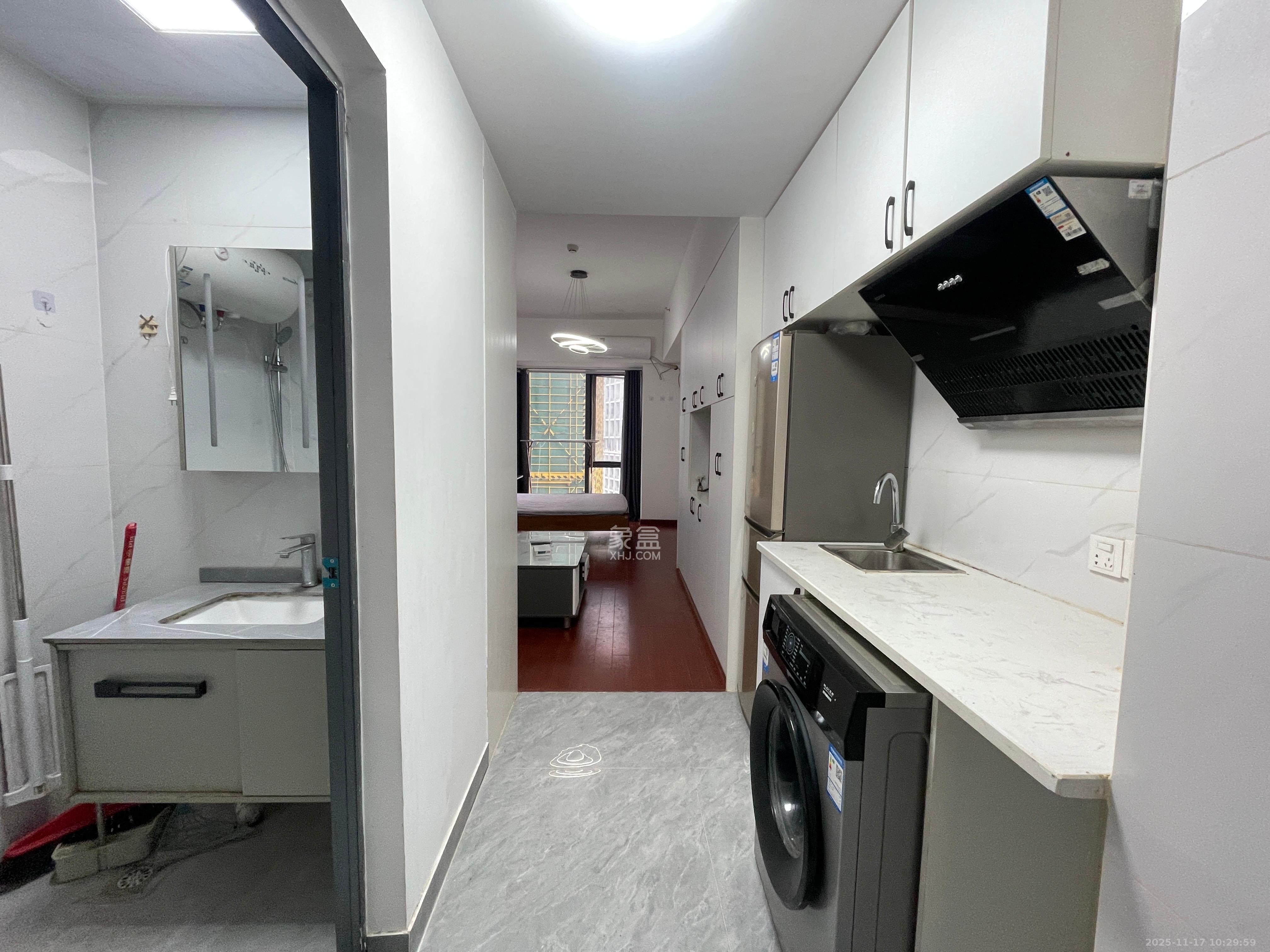 万润时光里 1室1厅1卫 1700.0元/月 万润时光里 1室1厅1卫 1700.0元/月室内图