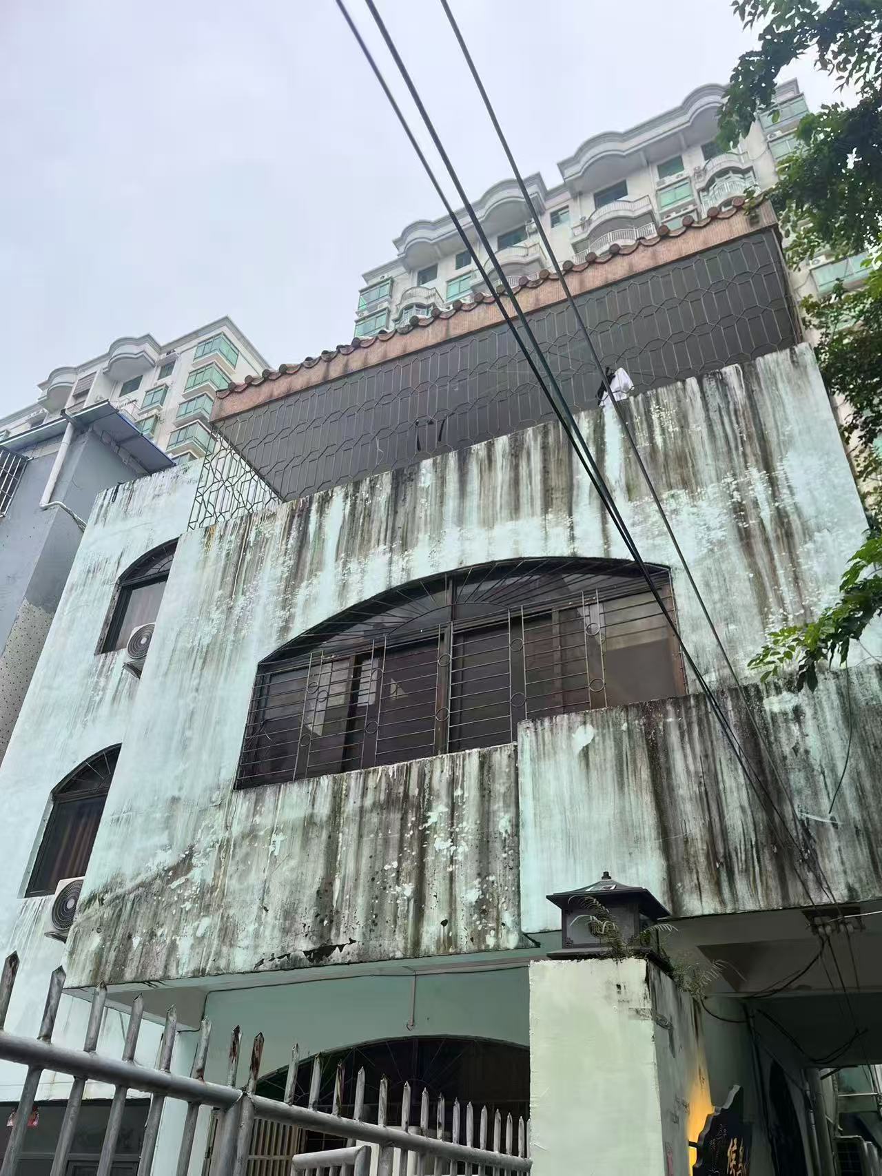 海房新村 10室3厅4卫 365.0万 海房新村 10室3厅4卫 365.0万客厅