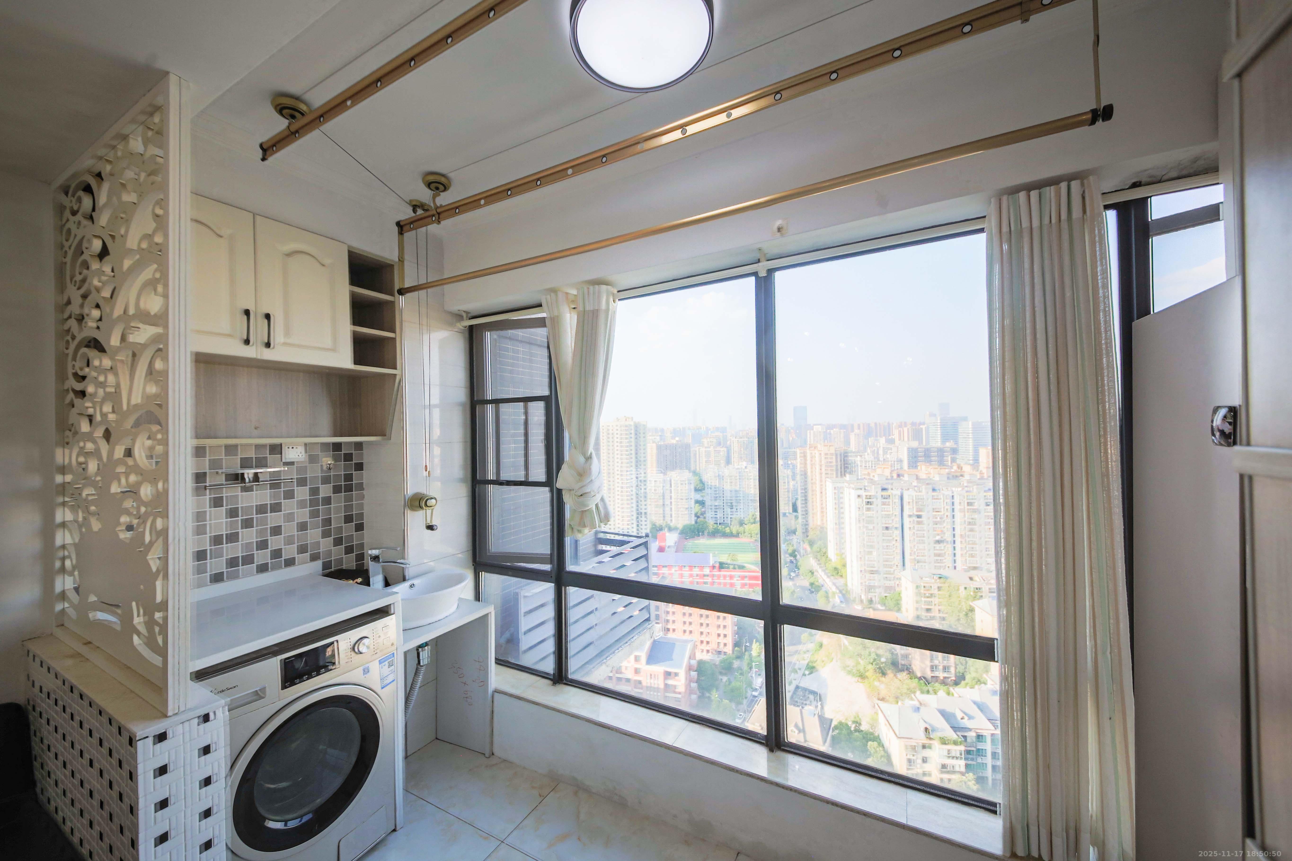 和庄 3室2厅2卫 88.0万 和庄 3室2厅2卫 88.0万阳台