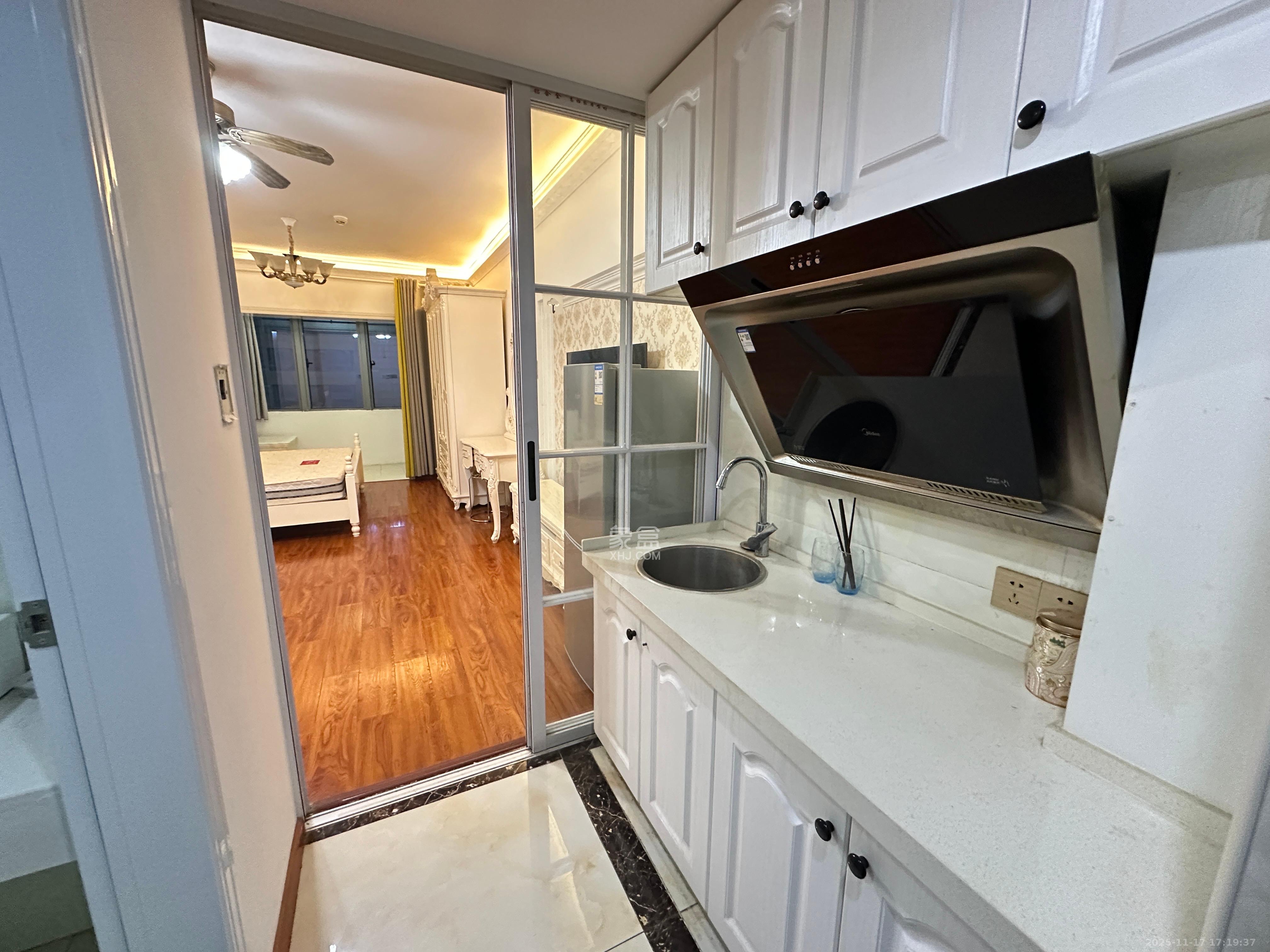 保利国际广场 1室1厅1卫 2000.0元/月 保利国际广场 1室1厅1卫 2000.0元/月室内图