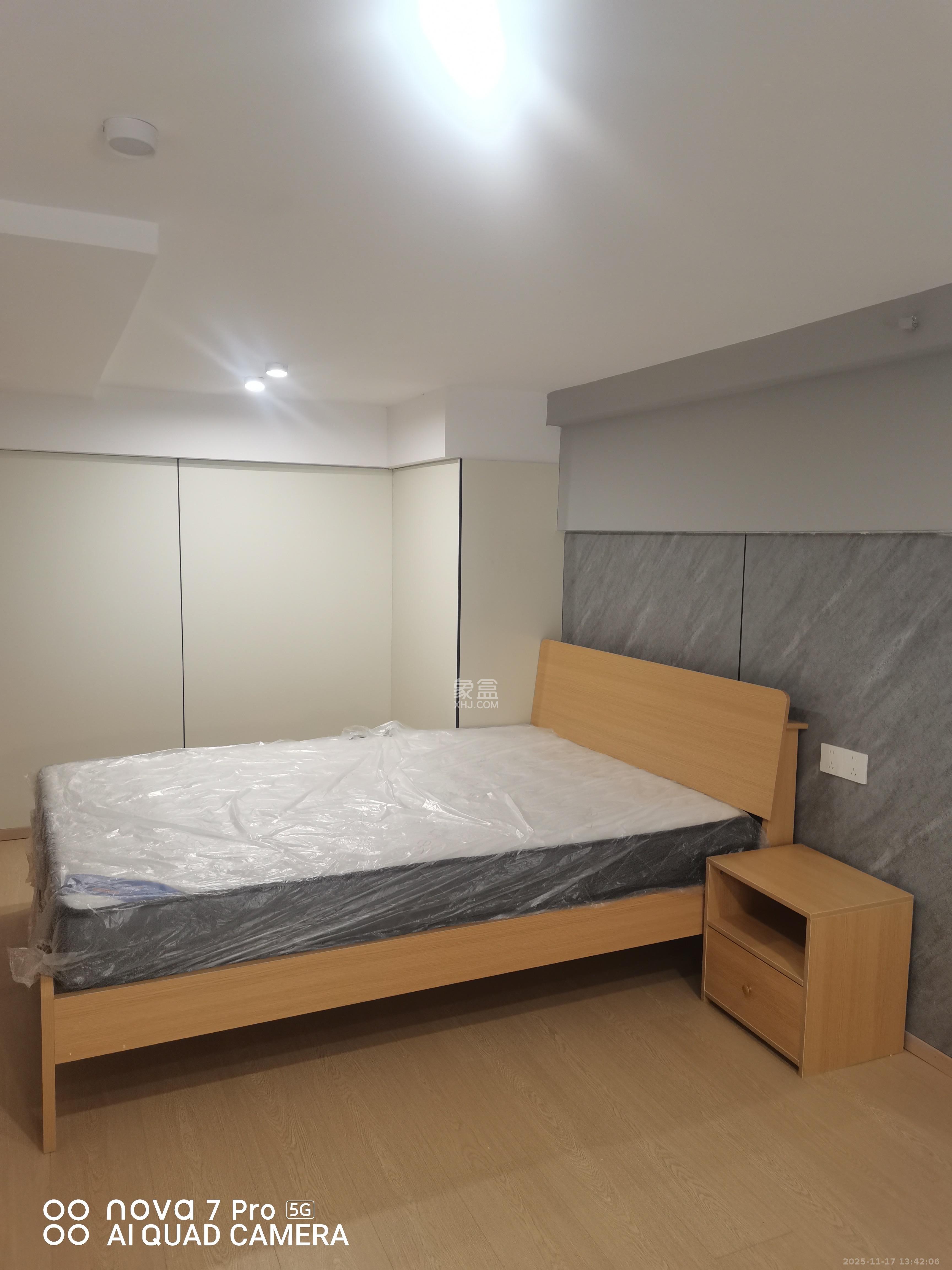 绿地商务广场 1室1厅1卫 1800.0元/月 绿地商务广场 1室1厅1卫 1800.0元/月室内图