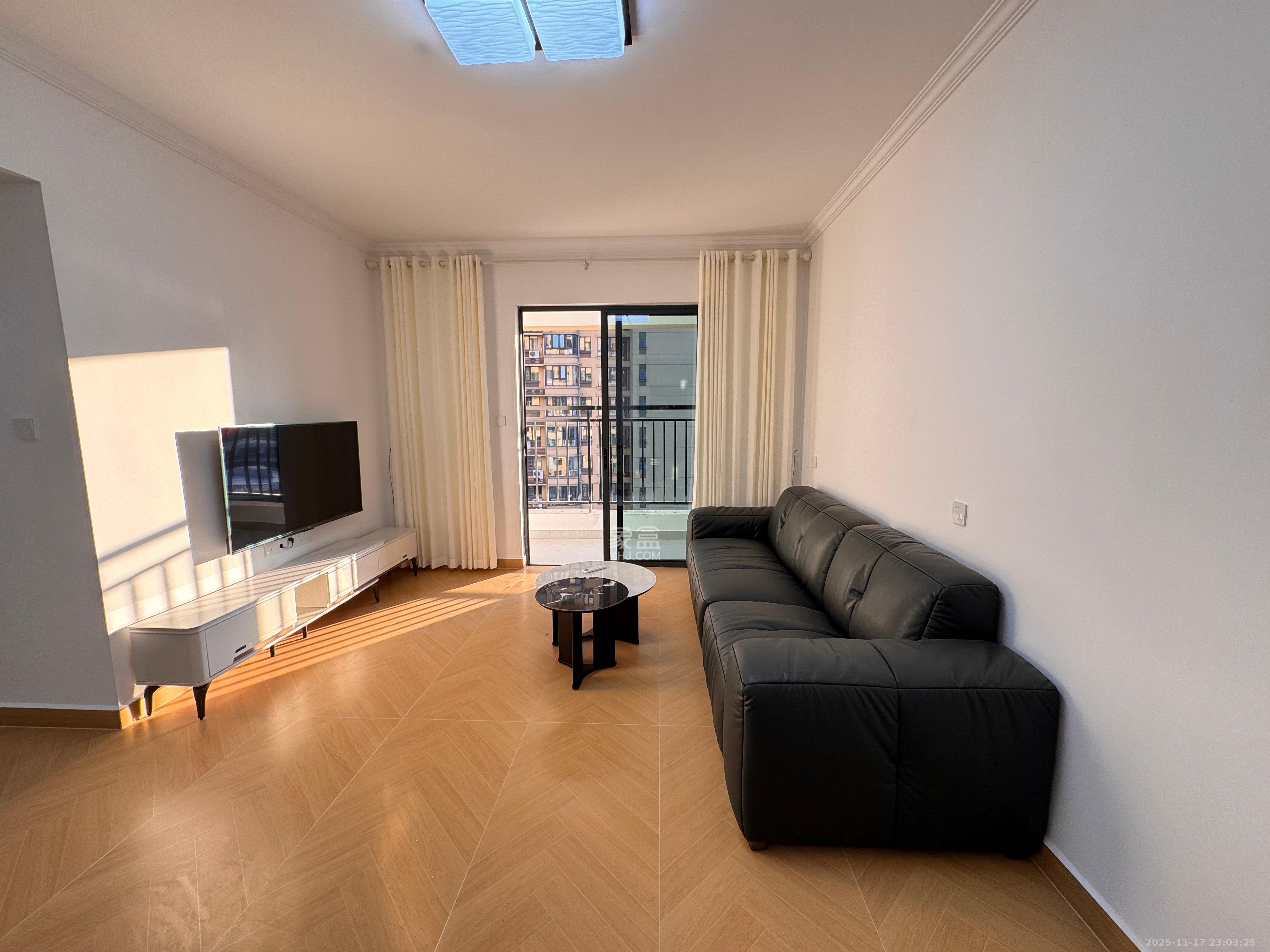 莲馨苑  3室2厅2卫    3000.0元/月室内图