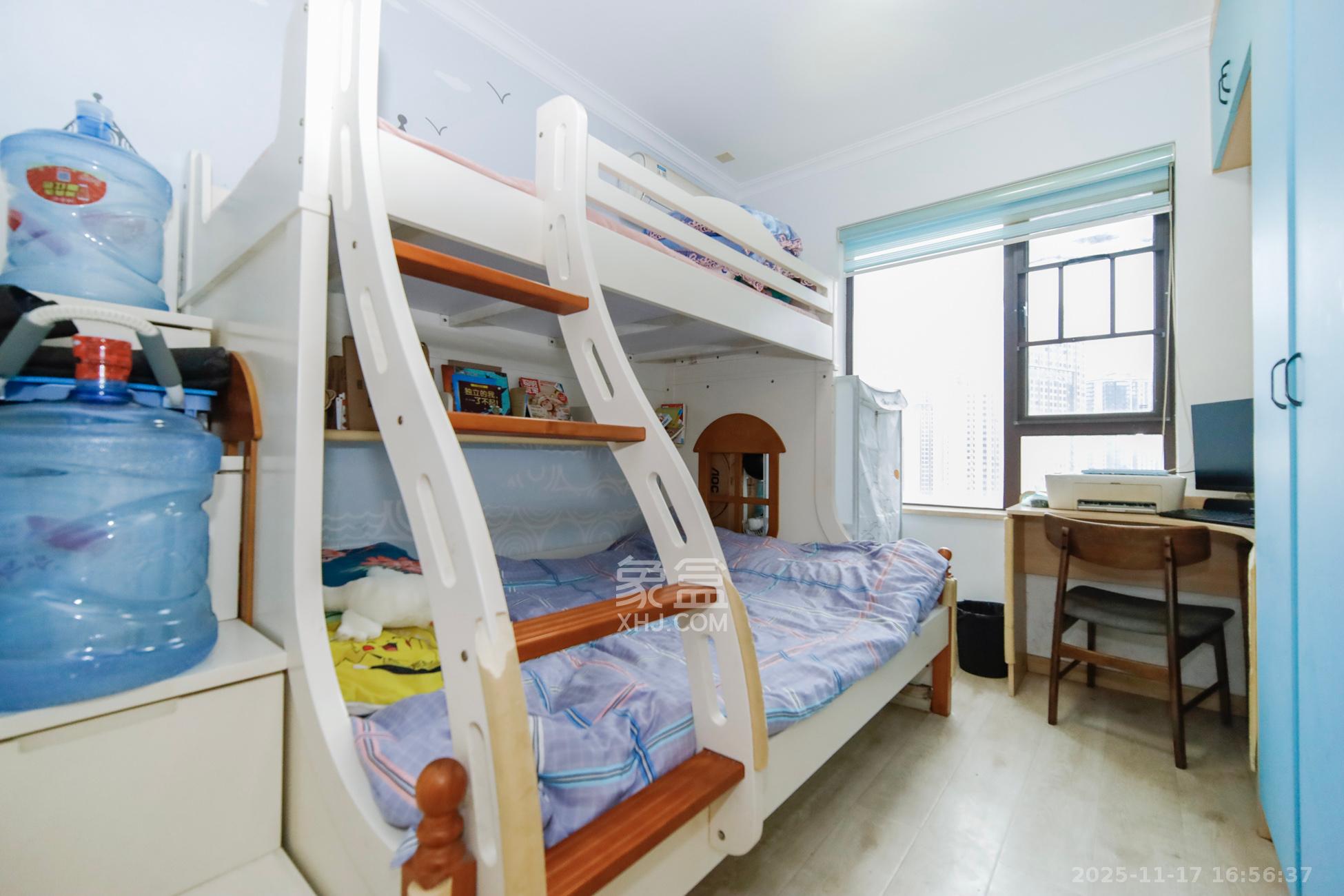 五江天街南区  3室2厅1卫    86.0万卧室