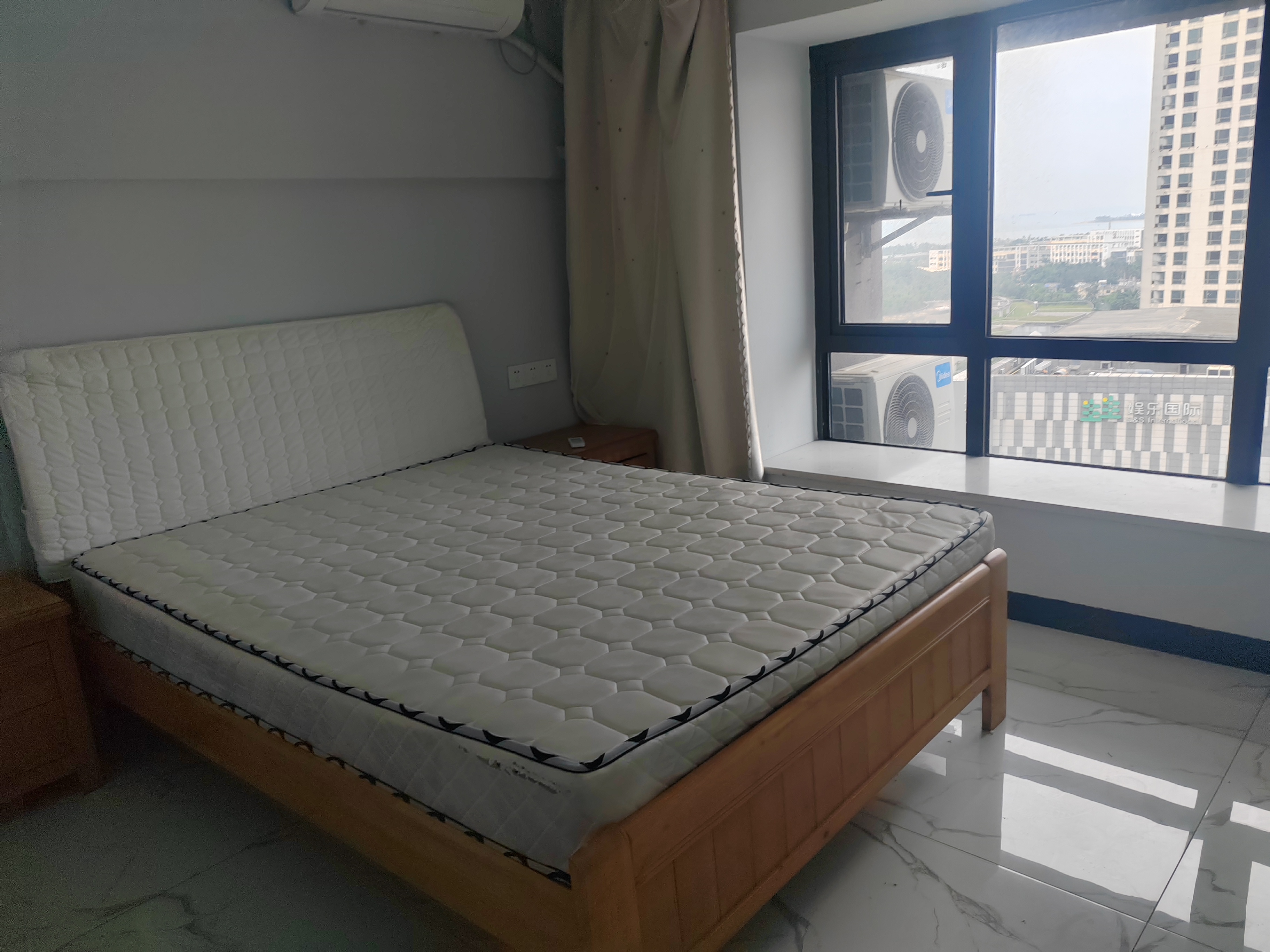 绿地海德公馆  1室1厅1卫    2700.0元/月