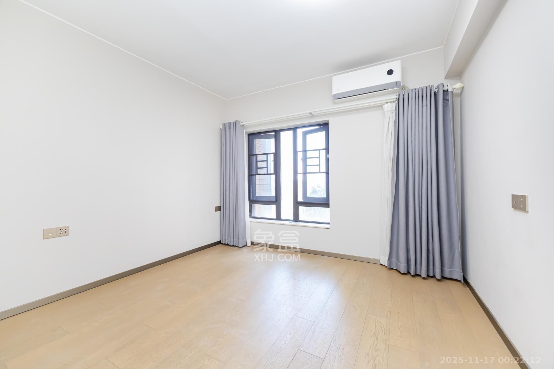 时代倾城四期 3室2厅2卫 78.0万 时代倾城四期 3室2厅2卫 78.0万卧室