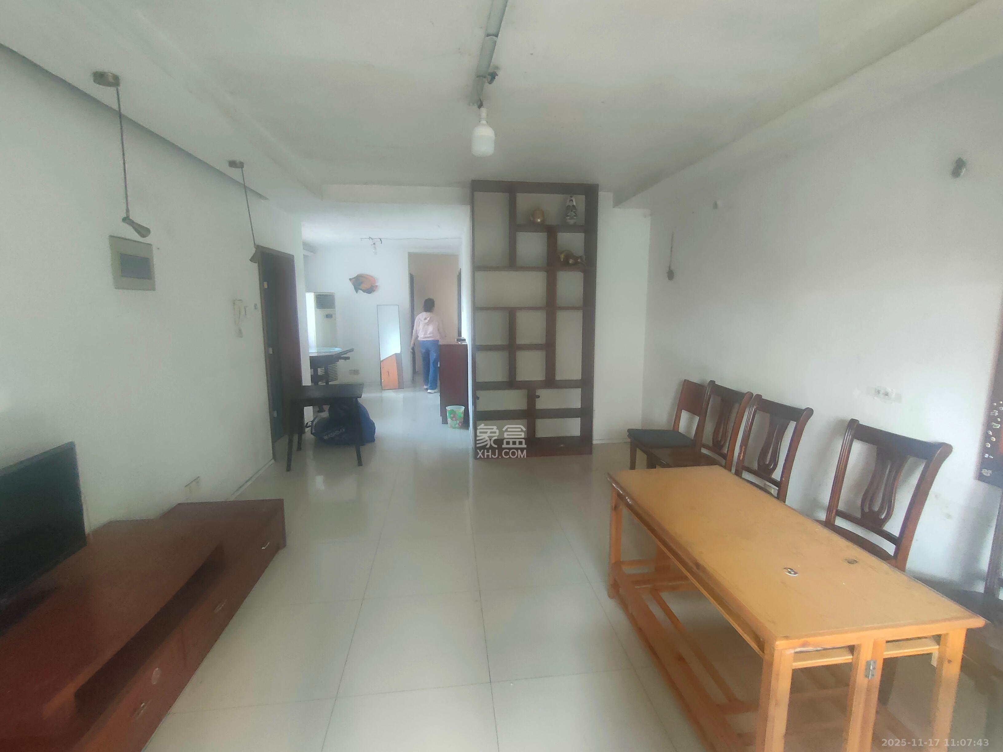 东方新城  2室2厅1卫    2000.0元/月室内图