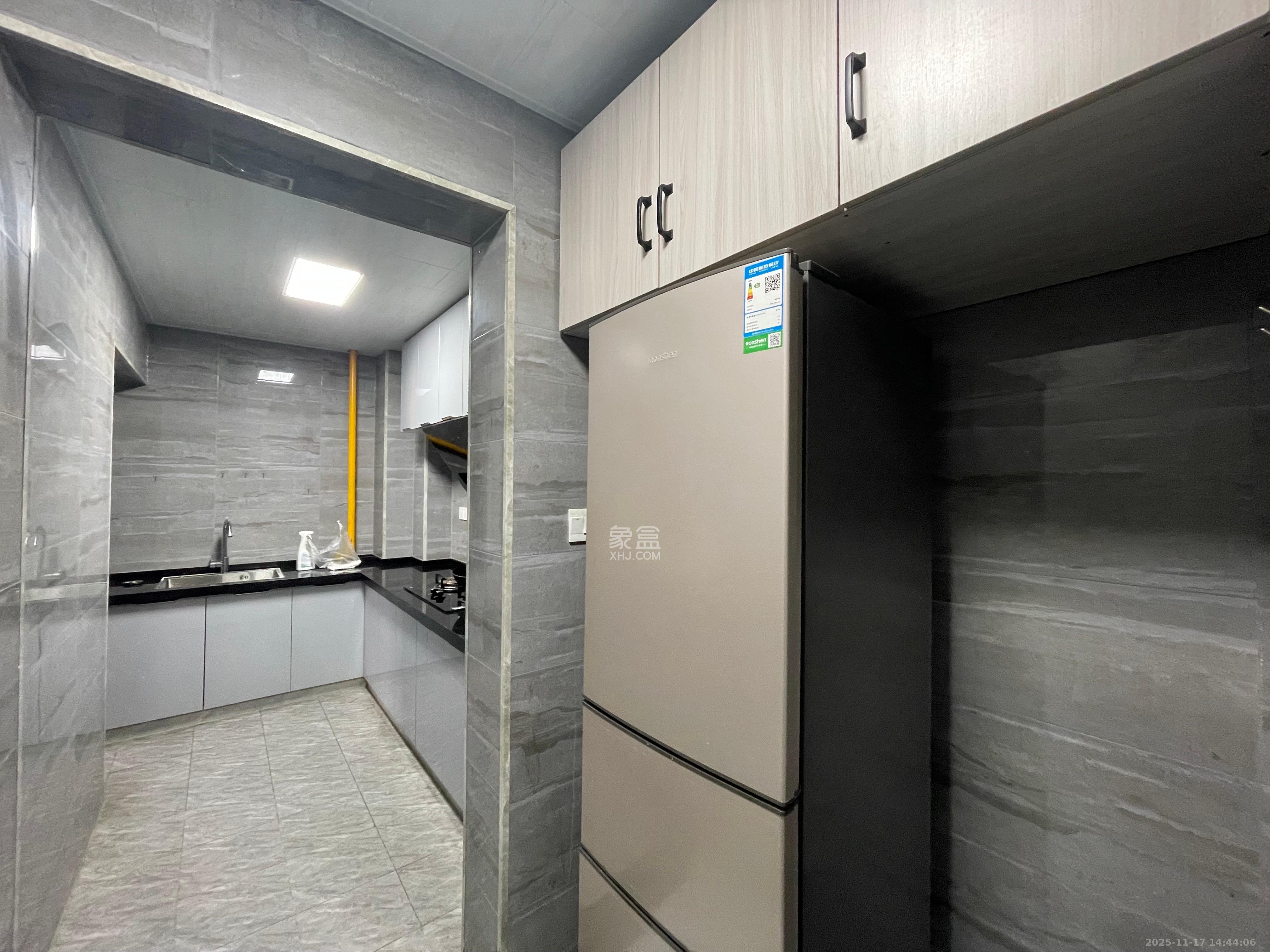 东岸梅园小区  2室2厅1卫    2200.0元/月室内图