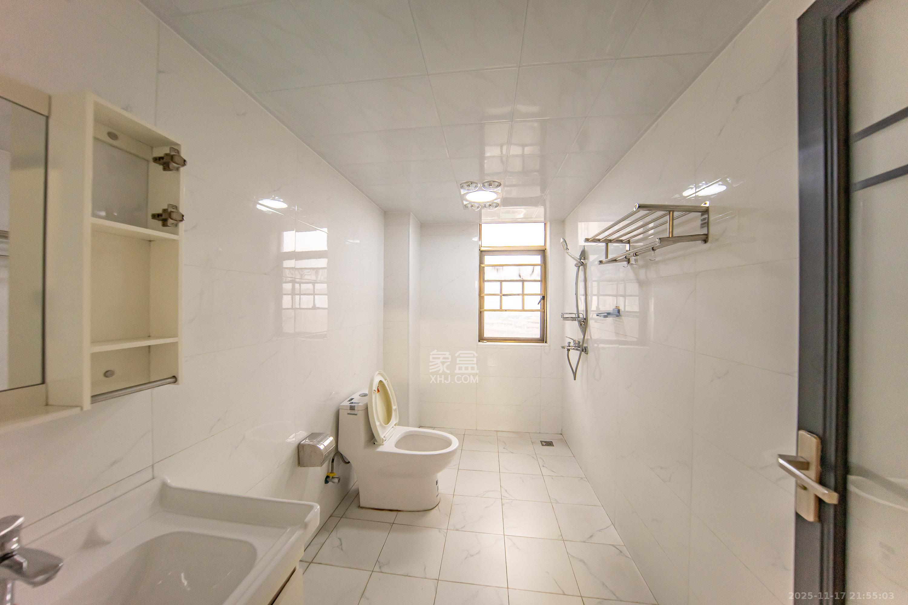 江山帝景雅典  4室2厅2卫    130.0万卫生间