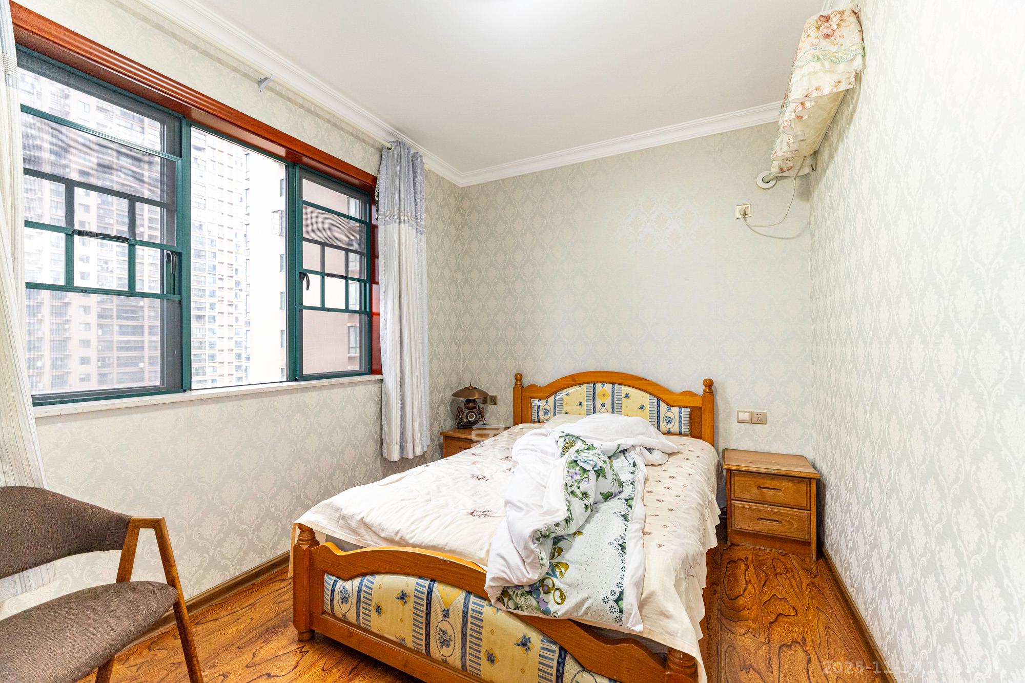 绿洲花园 3室2厅2卫 118.0万 绿洲花园 3室2厅2卫 118.0万卧室