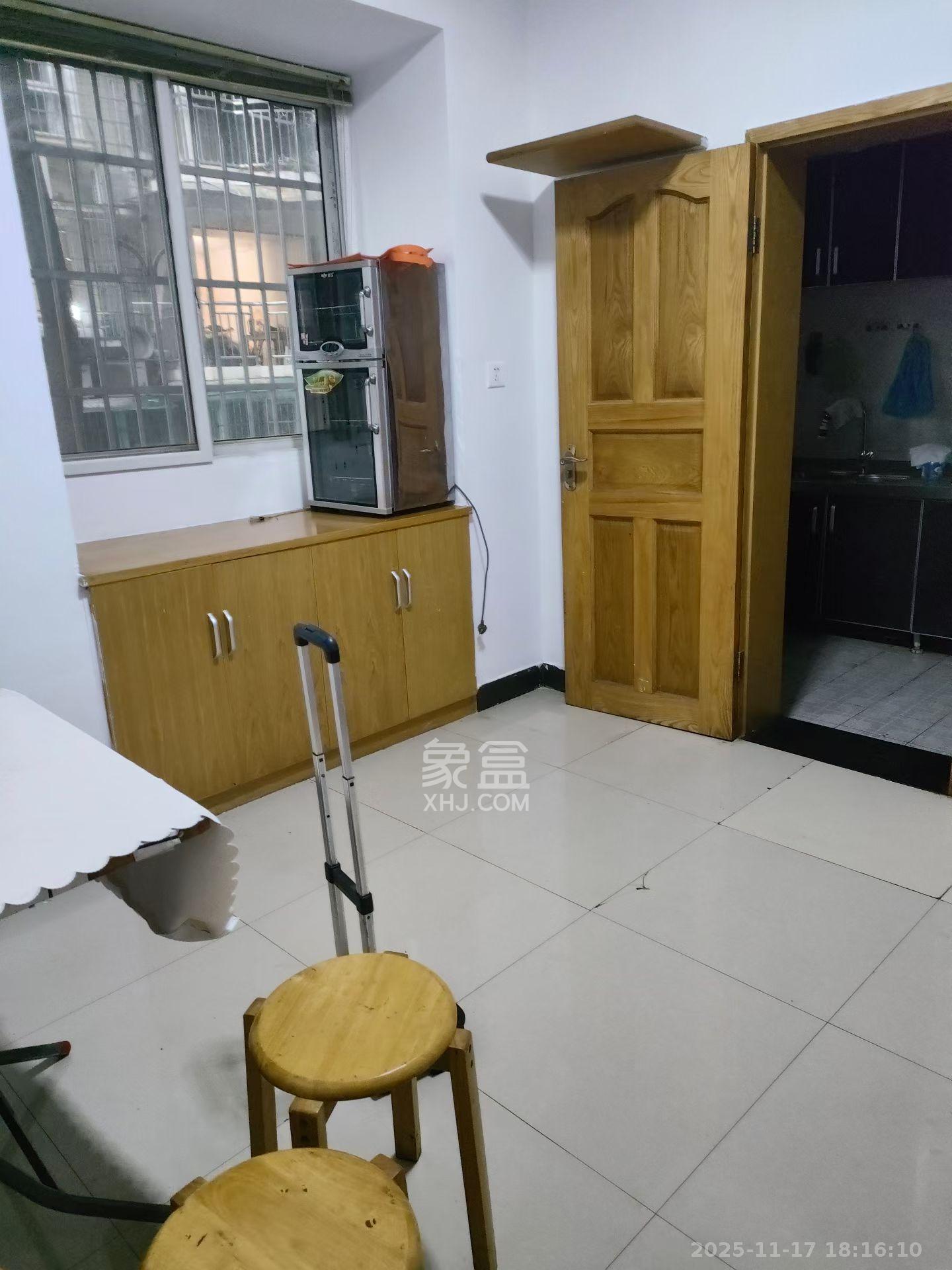 二三三厂宿舍  2室1厅1卫    1600.0元/月