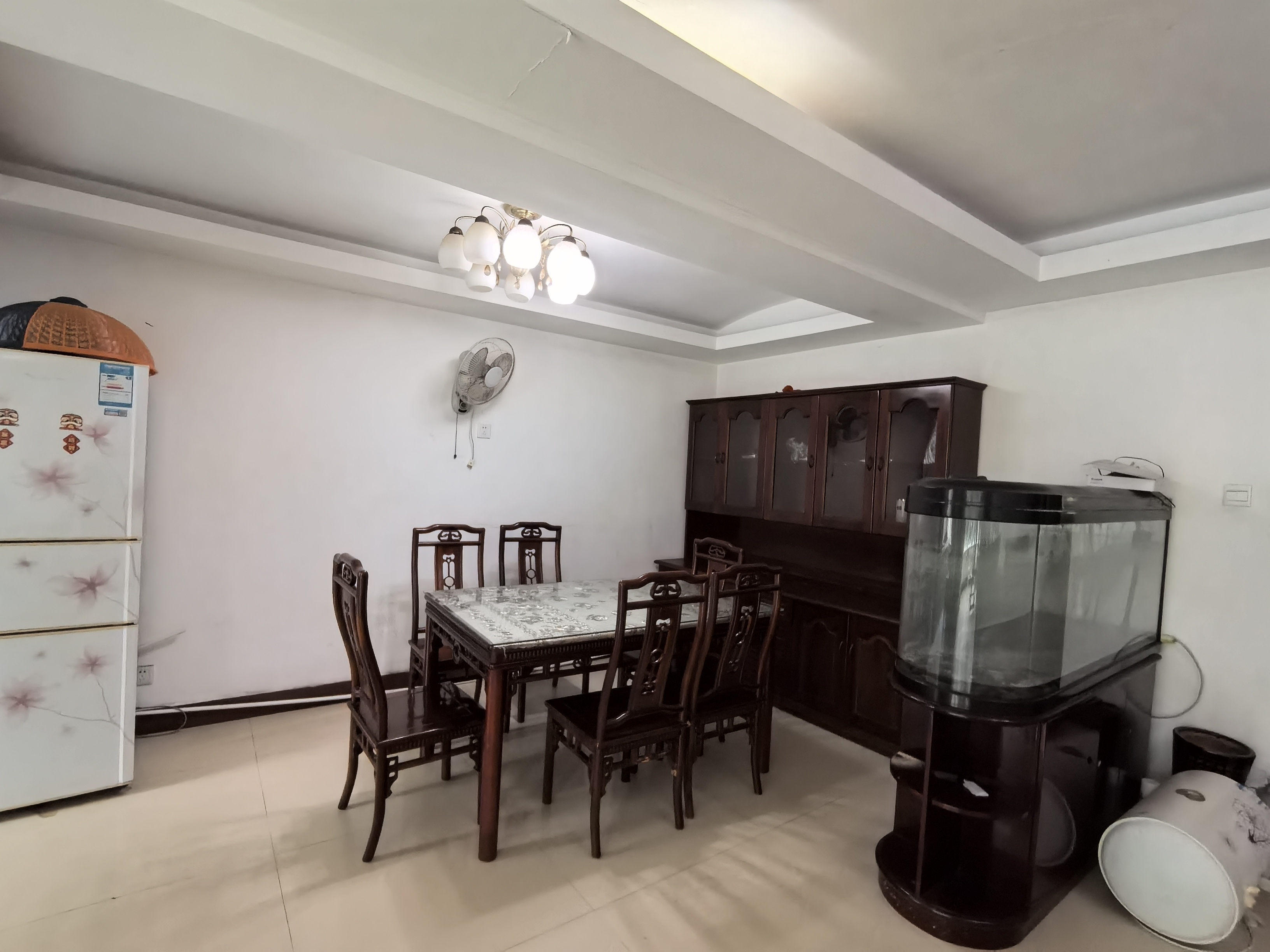 绿色佳园  3室2厅2卫    2300.0元/月室内图