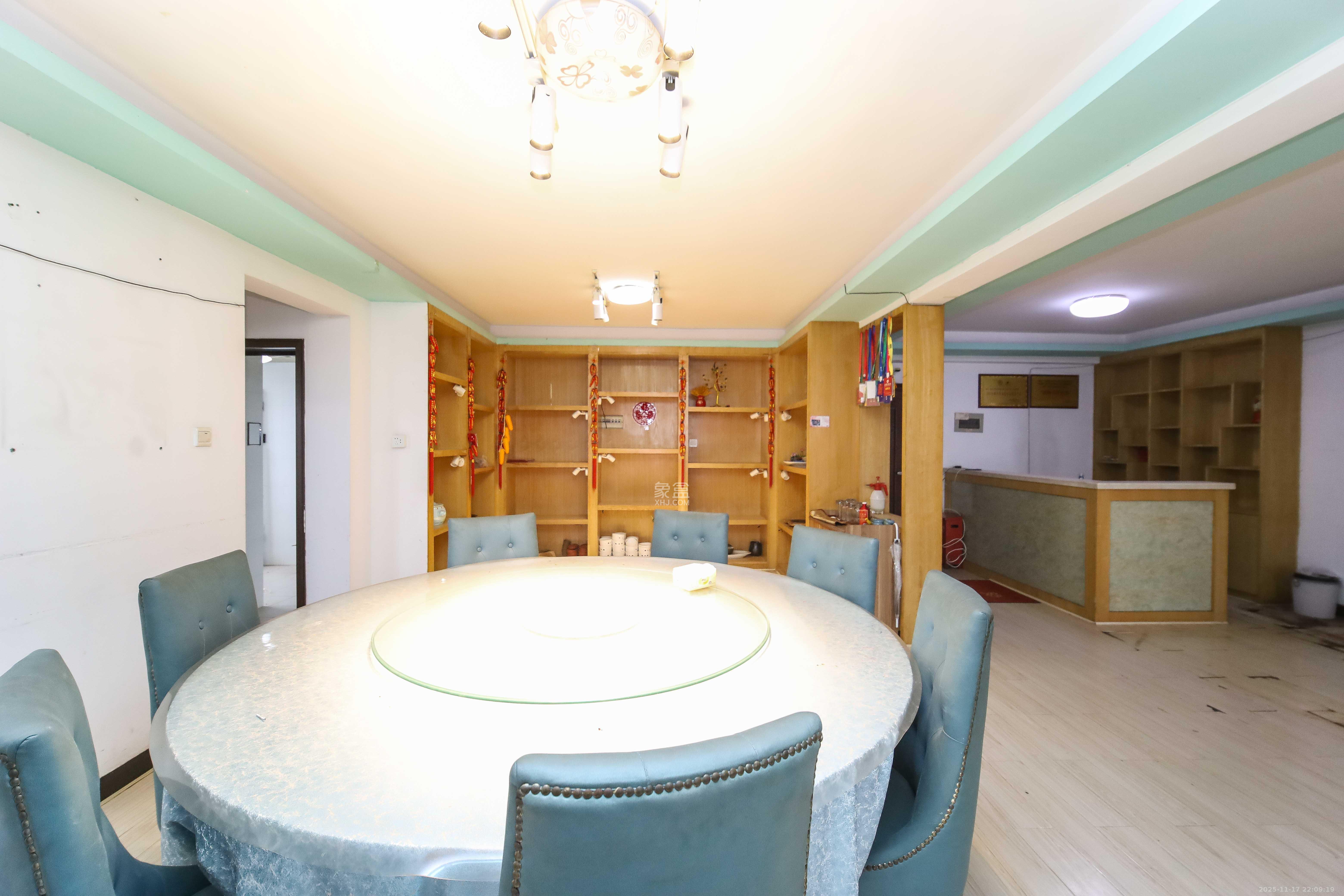 高桥现代商贸城  2室2厅2卫    59.0万客厅