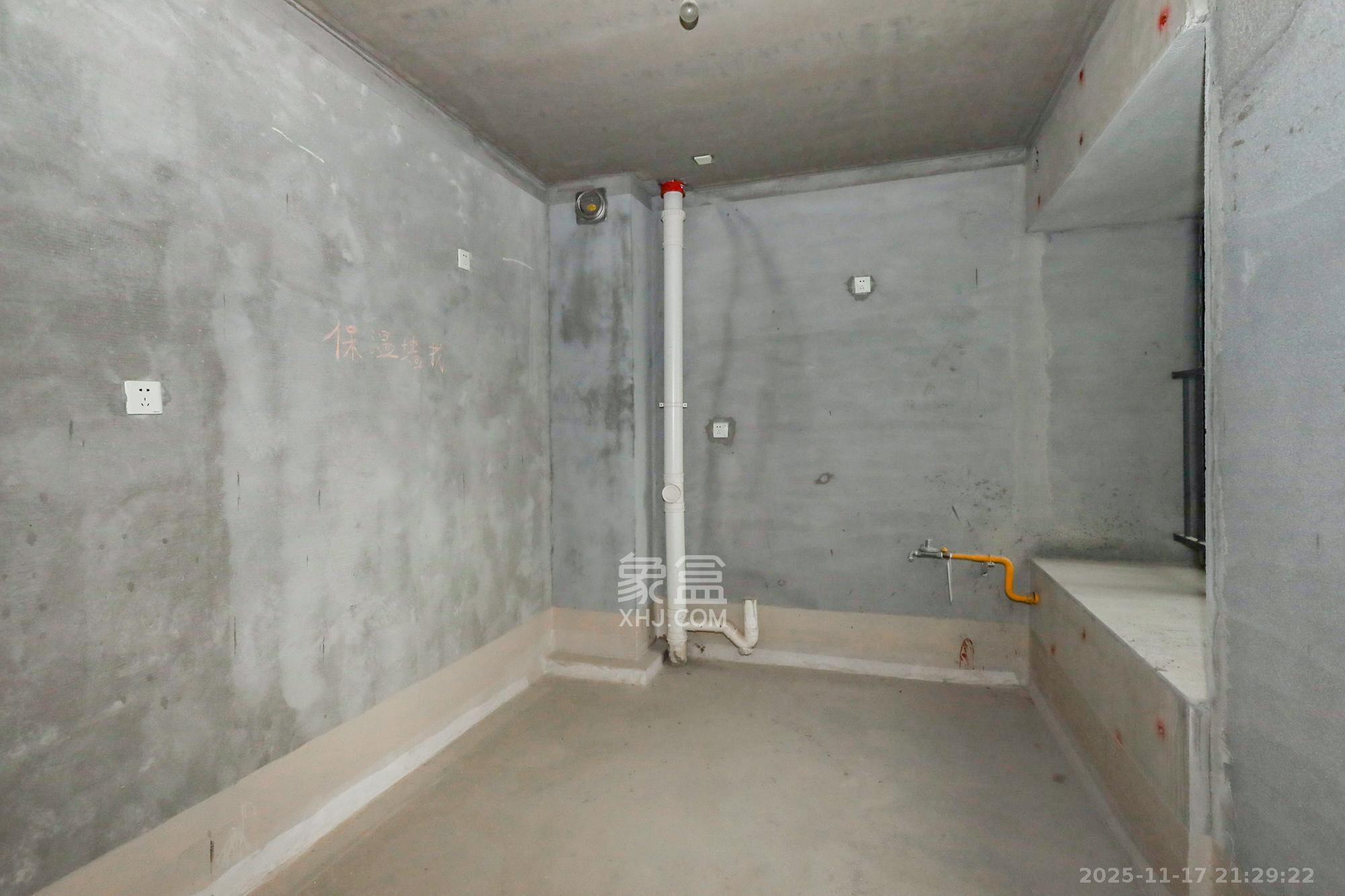 华杰天骄（滨江福源里）  3室2厅2卫    176.0万厨房