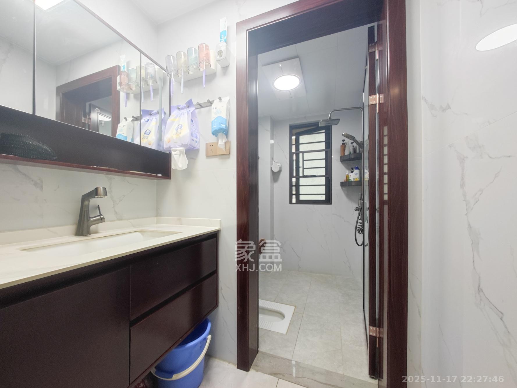 弘阳万侯府 4室2厅2卫 218.0万 弘阳万侯府 4室2厅2卫 218.0万卫生间