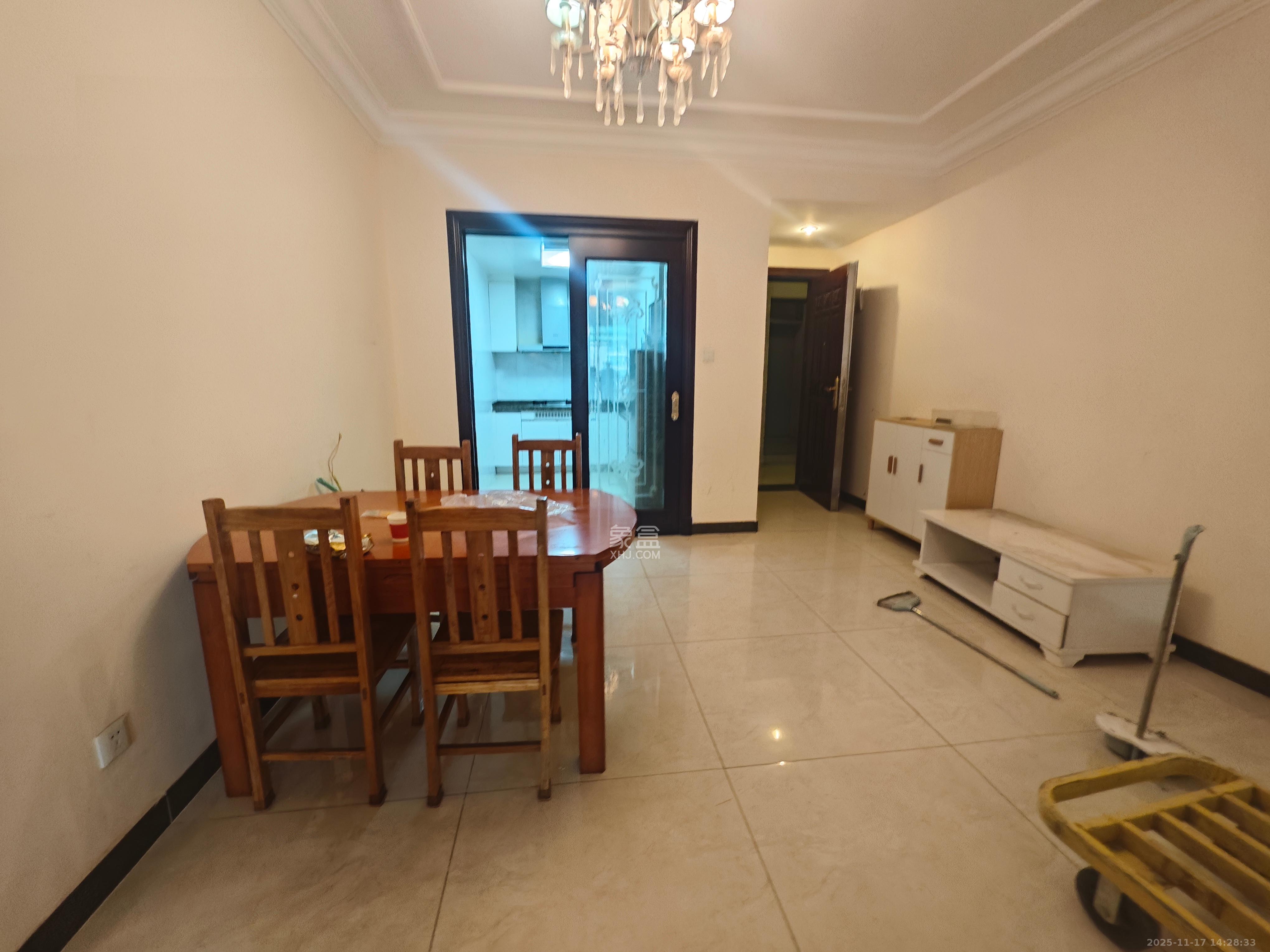 恒大翡翠华庭  3室2厅2卫    2600.0元/月室内图