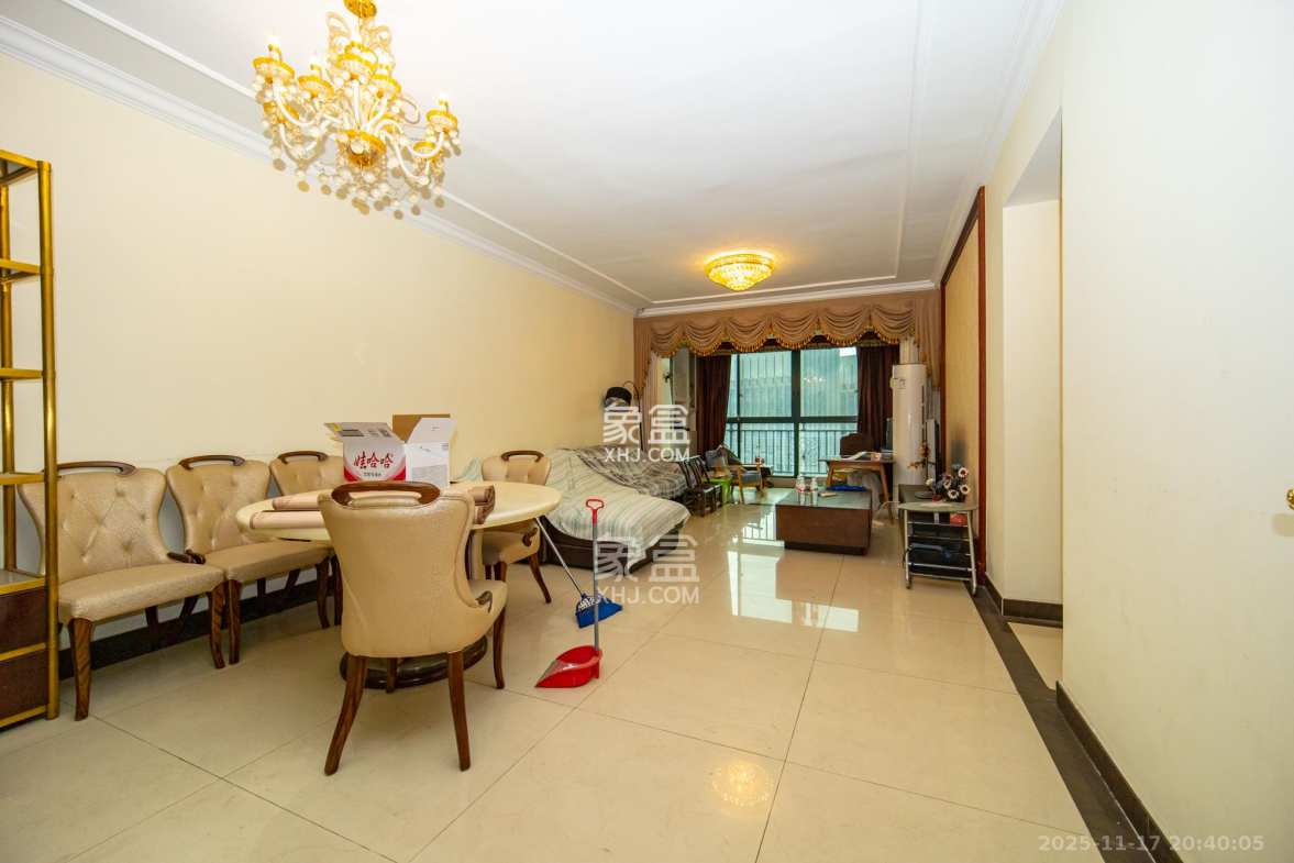 恒大翡翠华庭 3室2厅2卫 91.8万 恒大翡翠华庭 3室2厅2卫 91.8万客厅