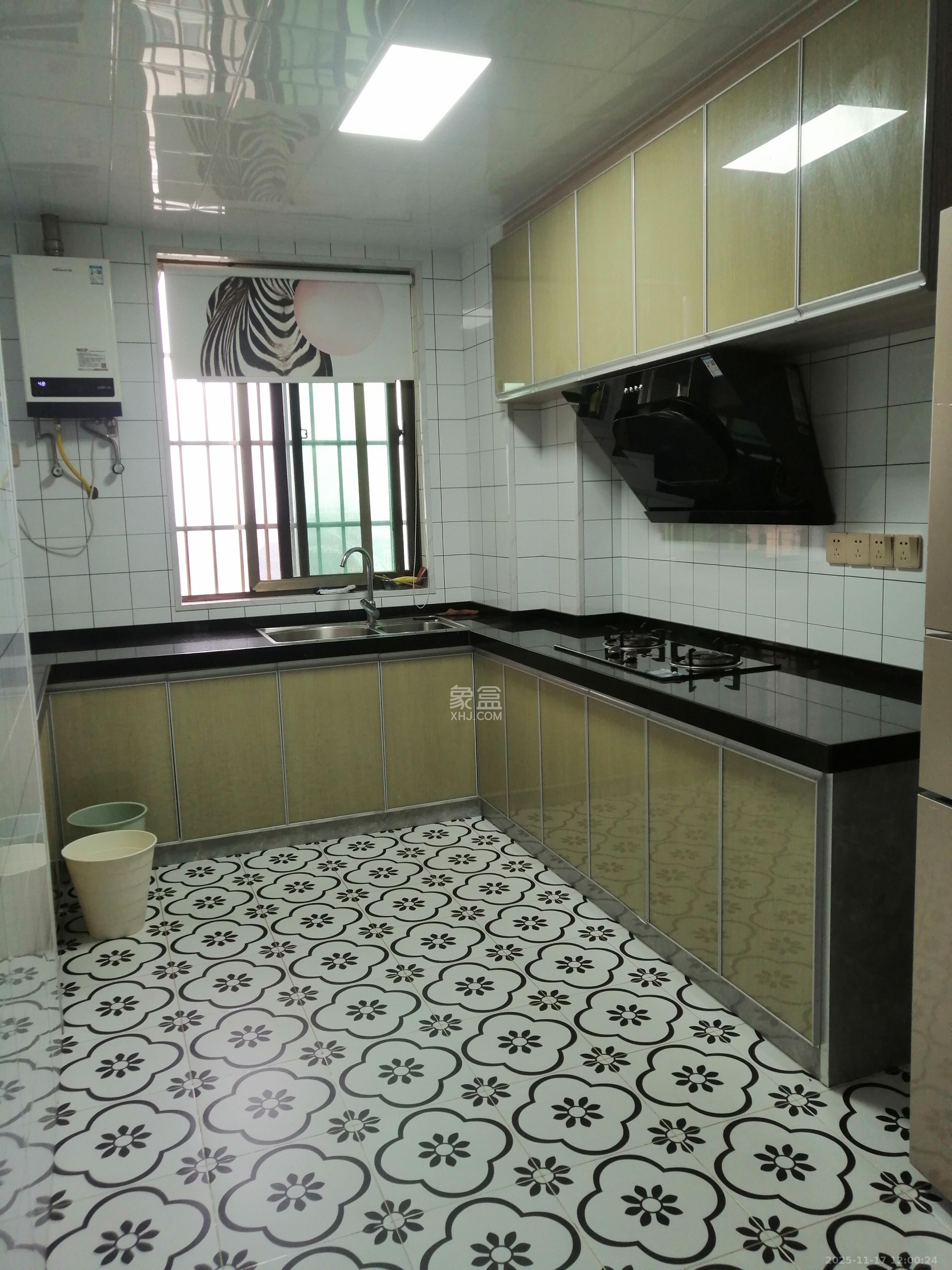 鄱阳佳郡  3室2厅2卫    2400.0元/月室内图