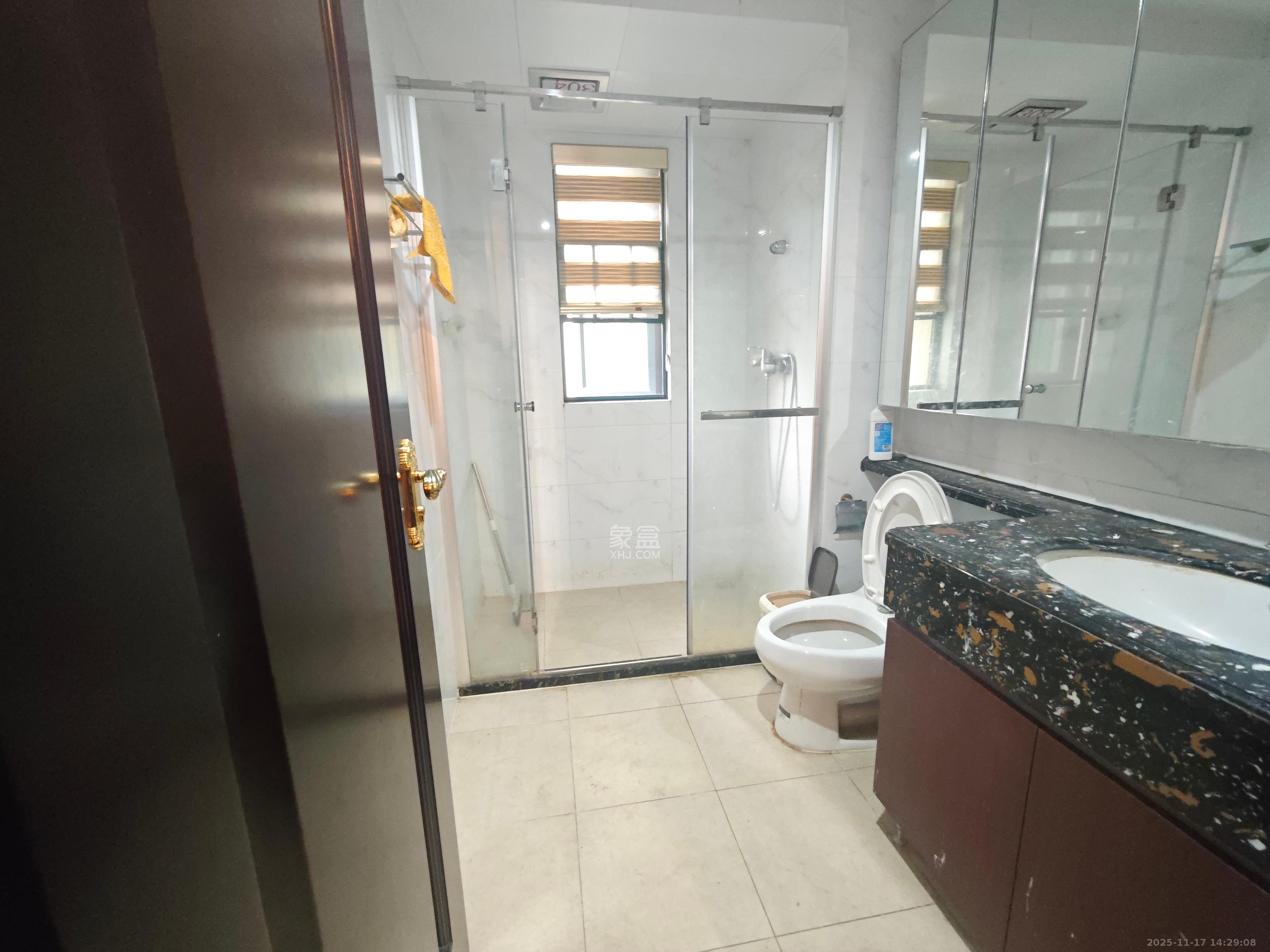 恒大翡翠华庭 3室2厅2卫 2600.0元/月 恒大翡翠华庭 3室2厅2卫 2600.0元/月室内图