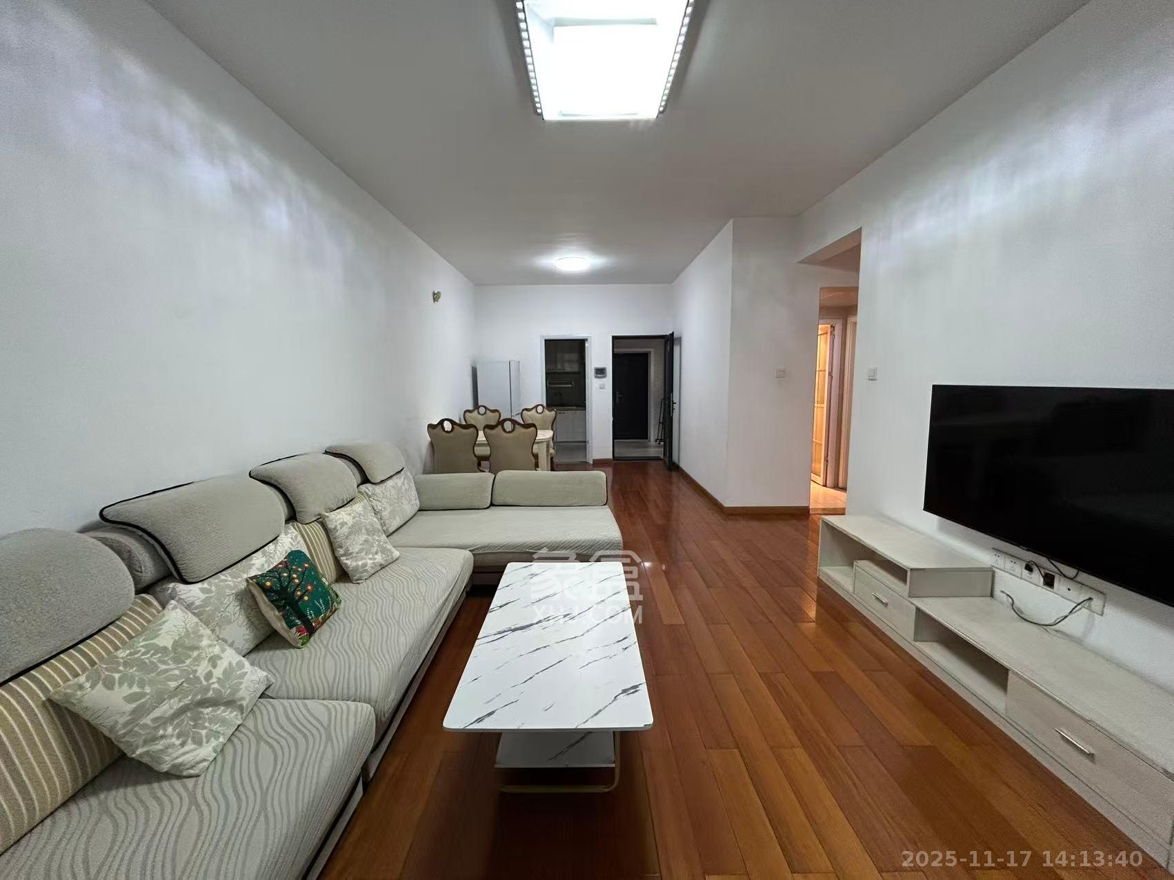 藏珑湖上国际花园  2室1厅1卫    2300.0元/月