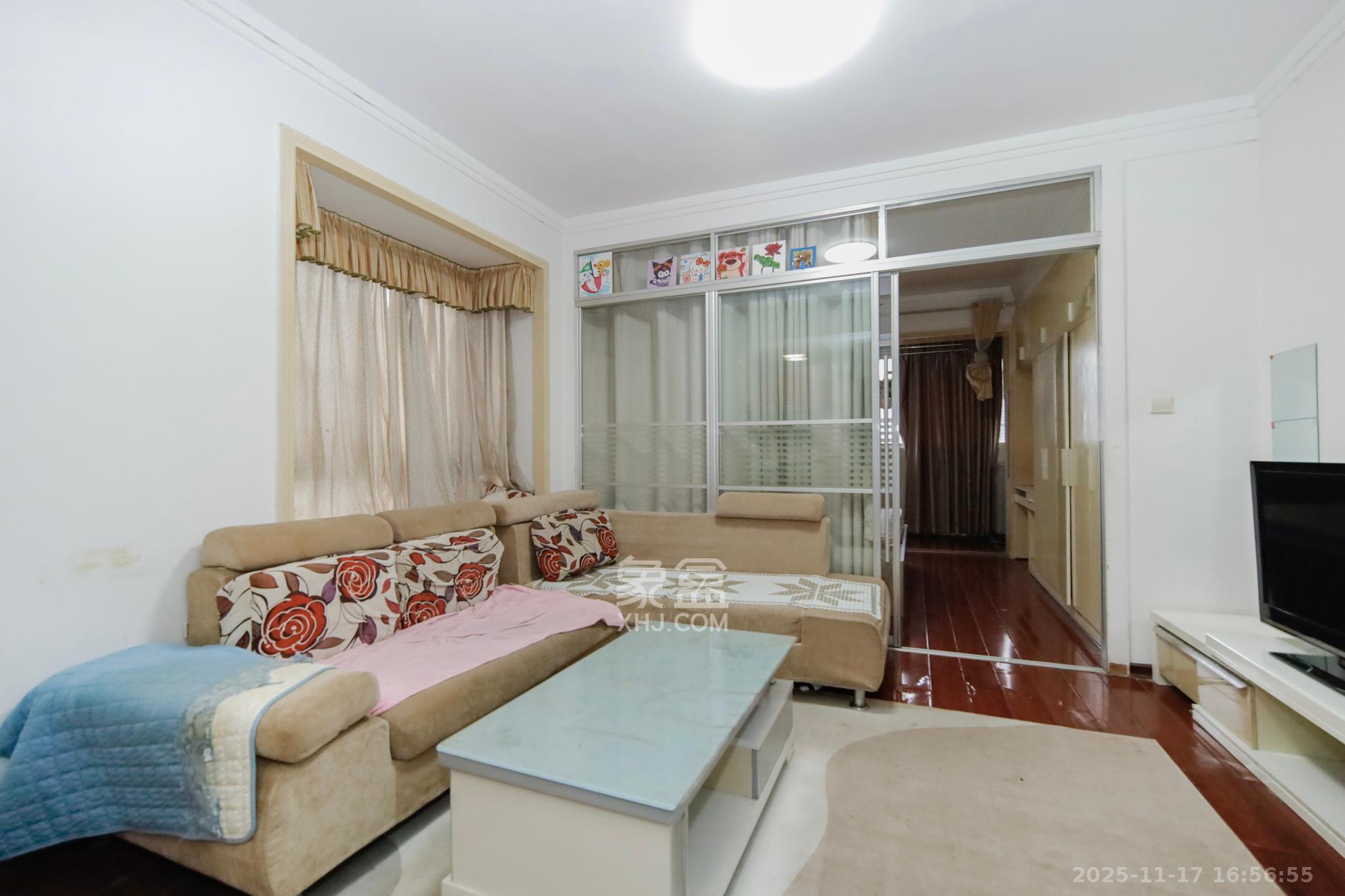 星语林名园  1室1厅1卫    26.8万客厅