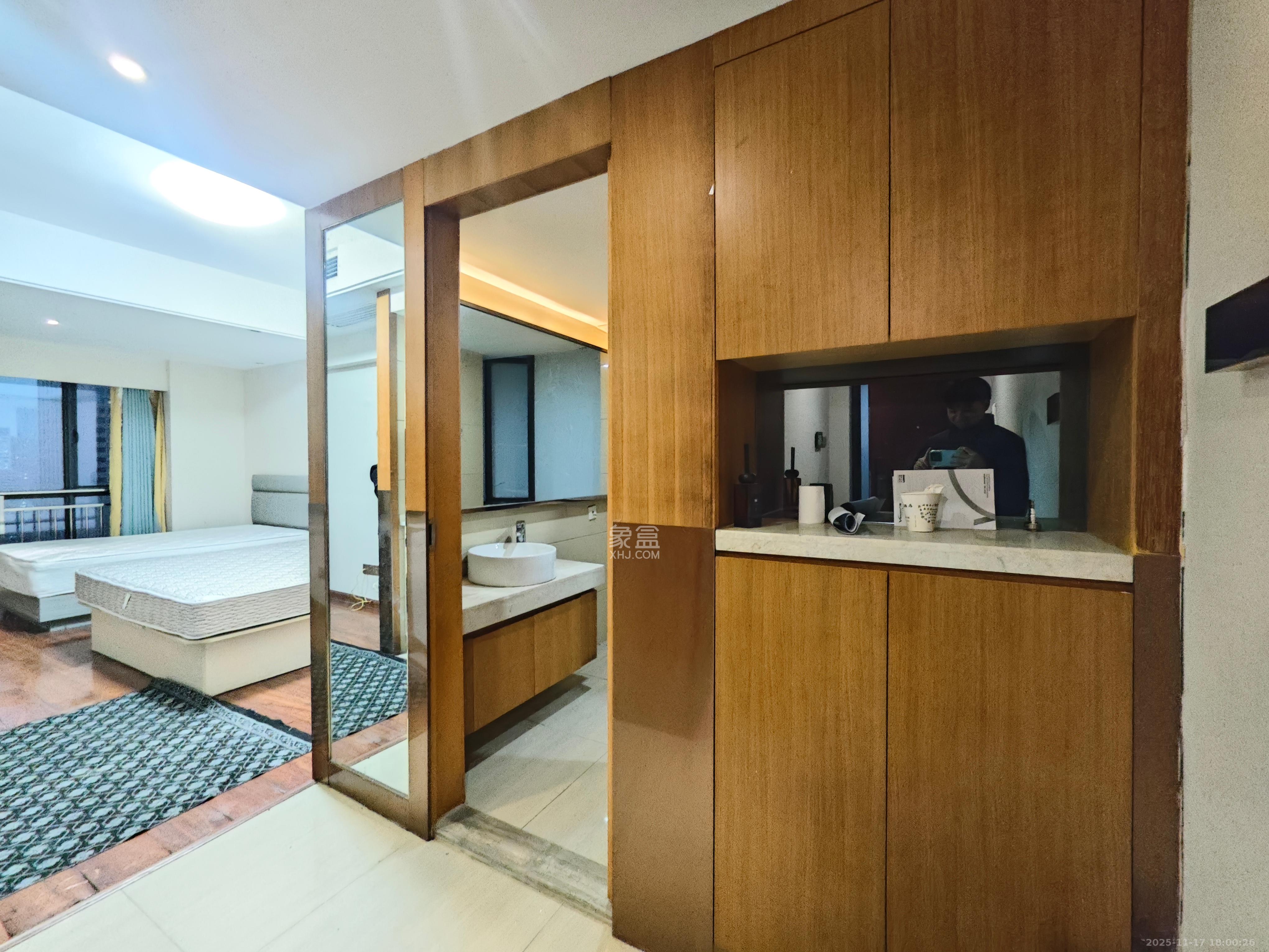 五一钻界  1室1厅1卫    1800.0元/月室内图