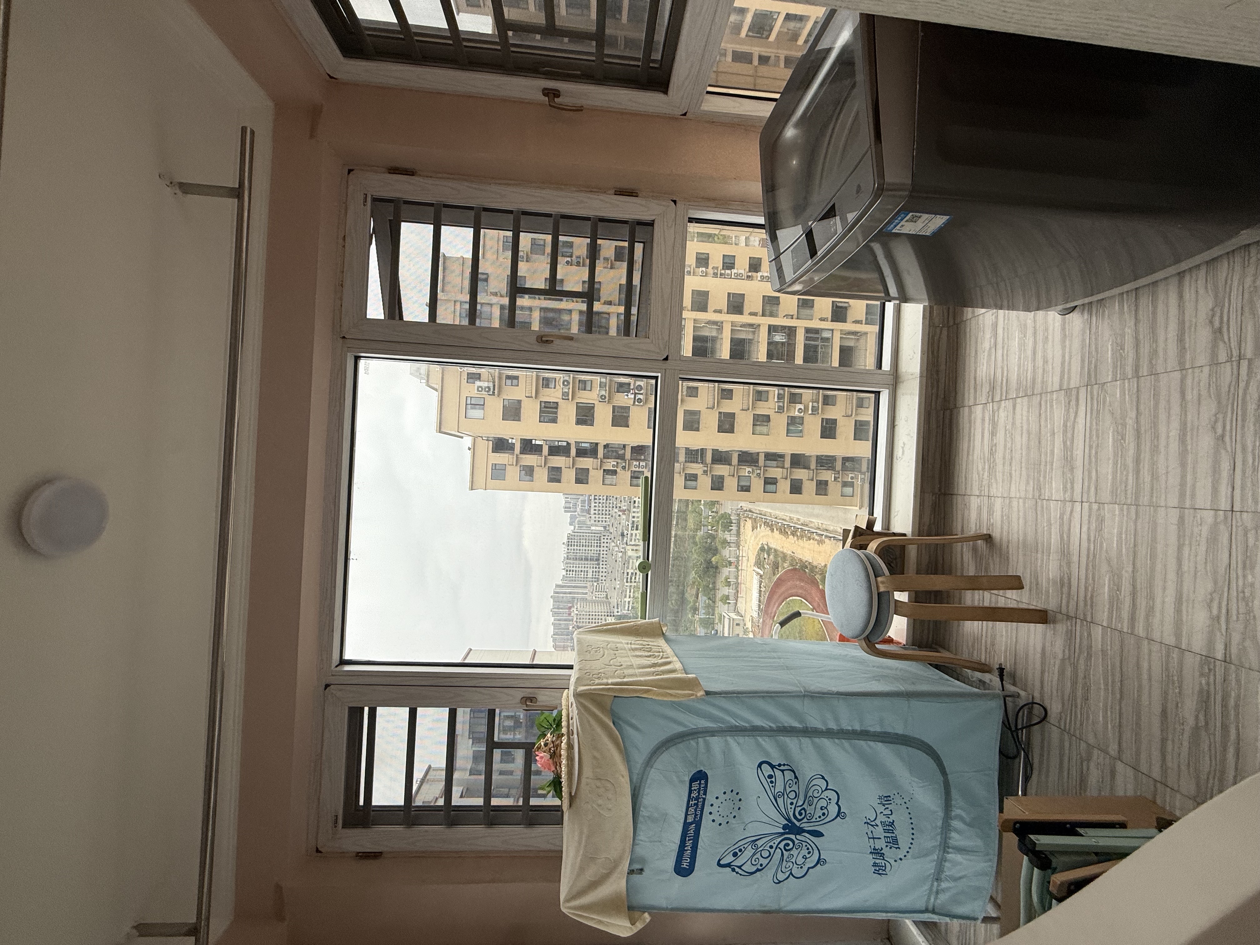 富怡康苑  1室0厅0卫    53.8万客厅