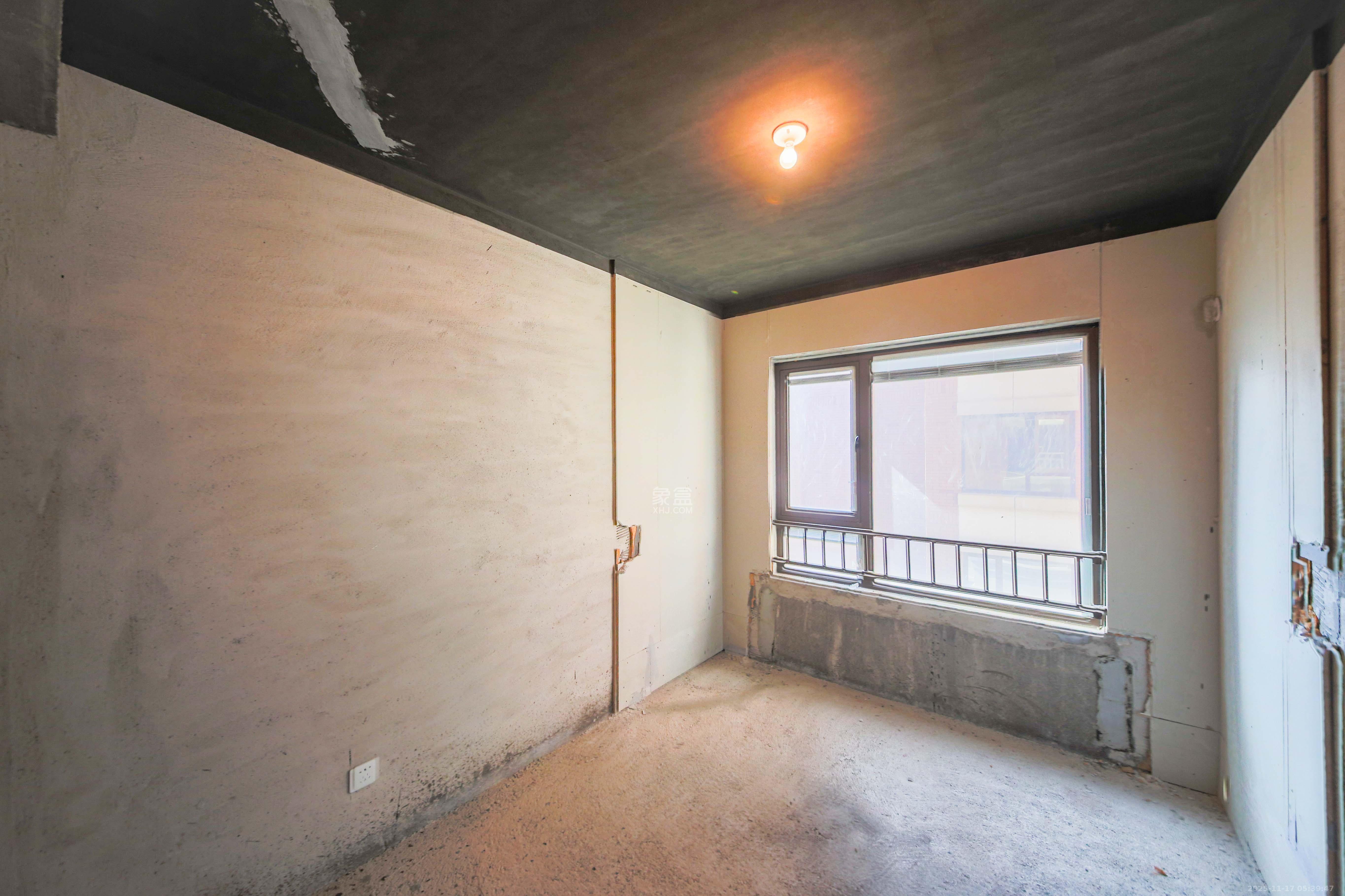 香缇雅苑(鑫远翡丽郡二期) 3室2厅1卫 118.0万 香缇雅苑(鑫远翡丽郡二期) 3室2厅1卫 118.0万卧室