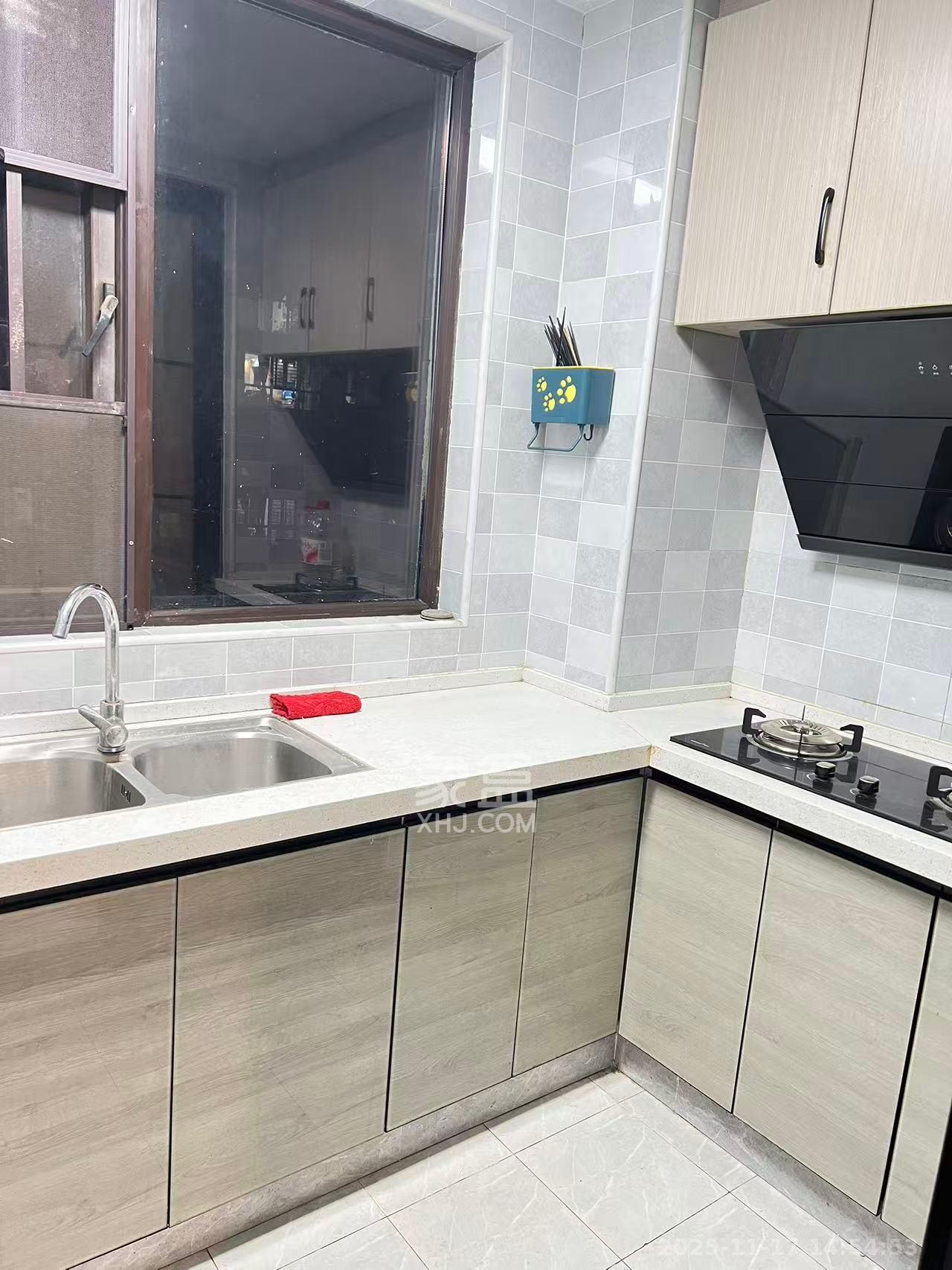 保利东郡  3室2厅2卫    2300.0元/月室内图