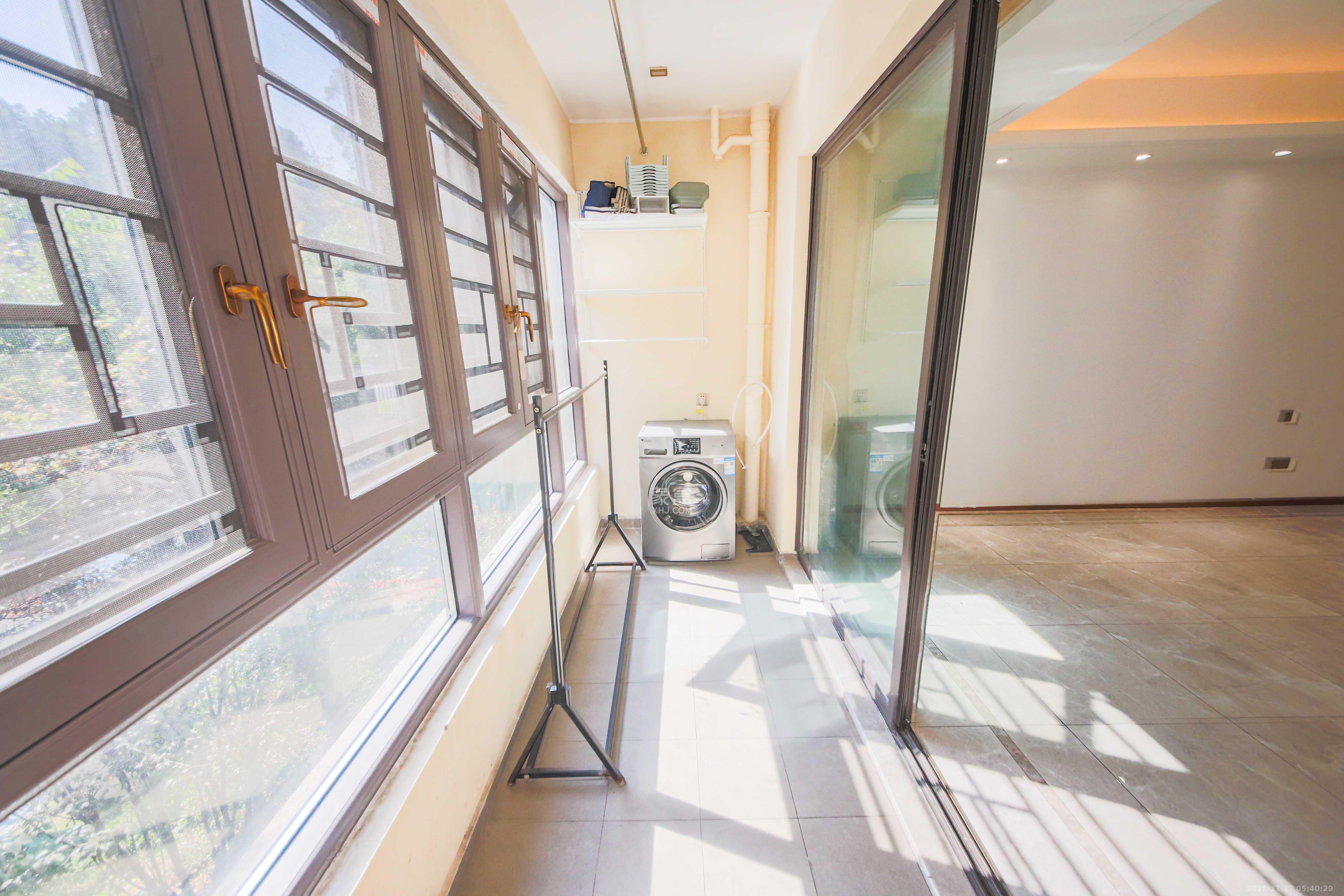 旭辉华宇南宸府  4室2厅2卫    189.0万阳台