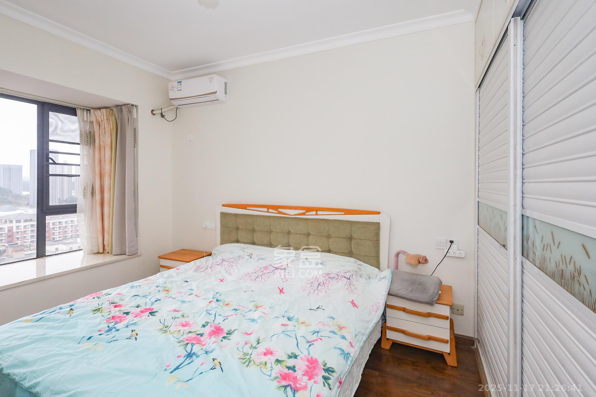 钰龙天下一期  3室2厅2卫    258.0万卧室