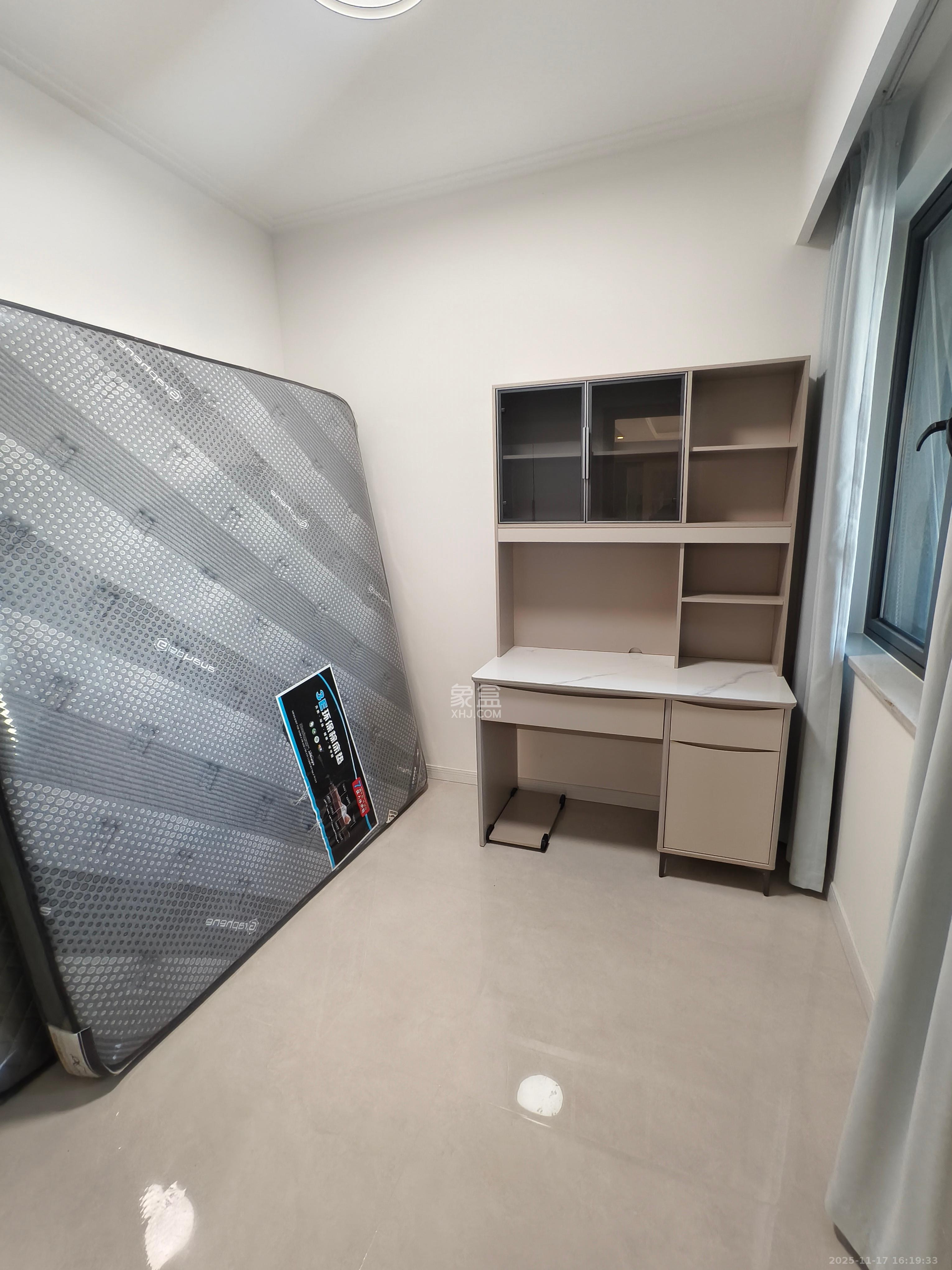 绿地V岛  3室2厅2卫    4000.0元/月室内图