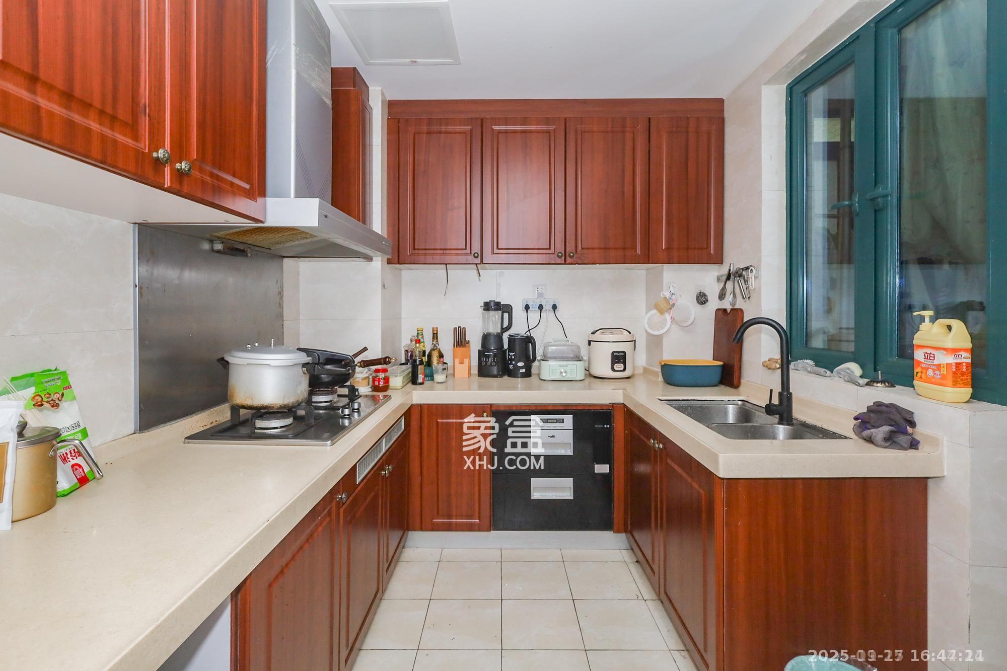 恒大御景湾  3室2厅2卫    3500.0元/月室内图