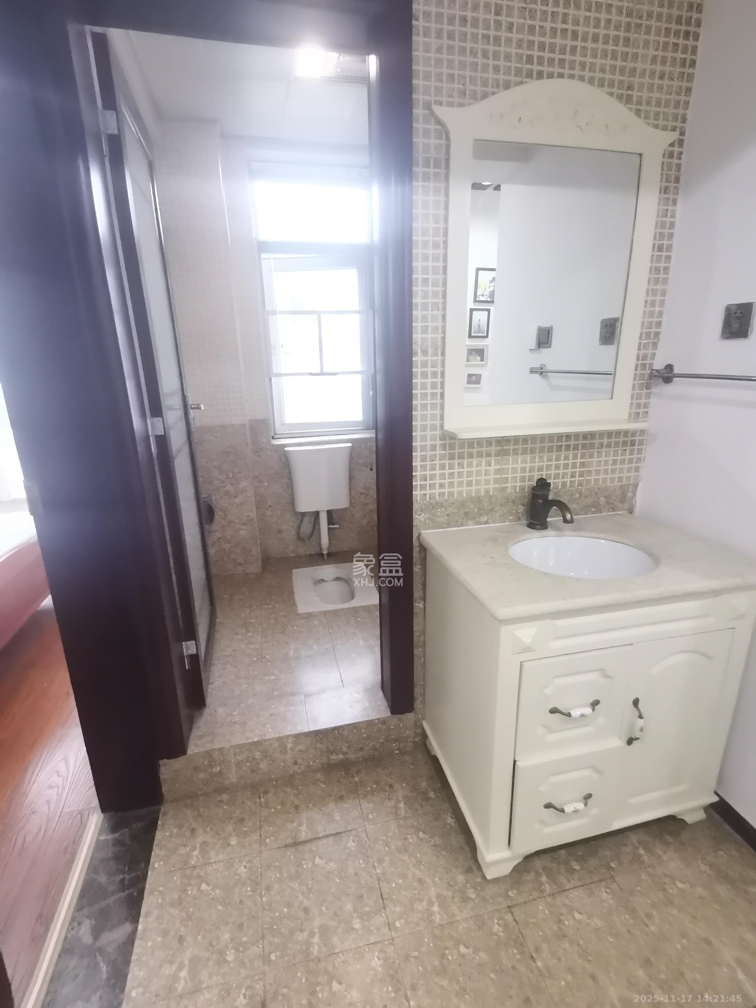 山语城一期  3室2厅2卫    3600.0元/月室内图