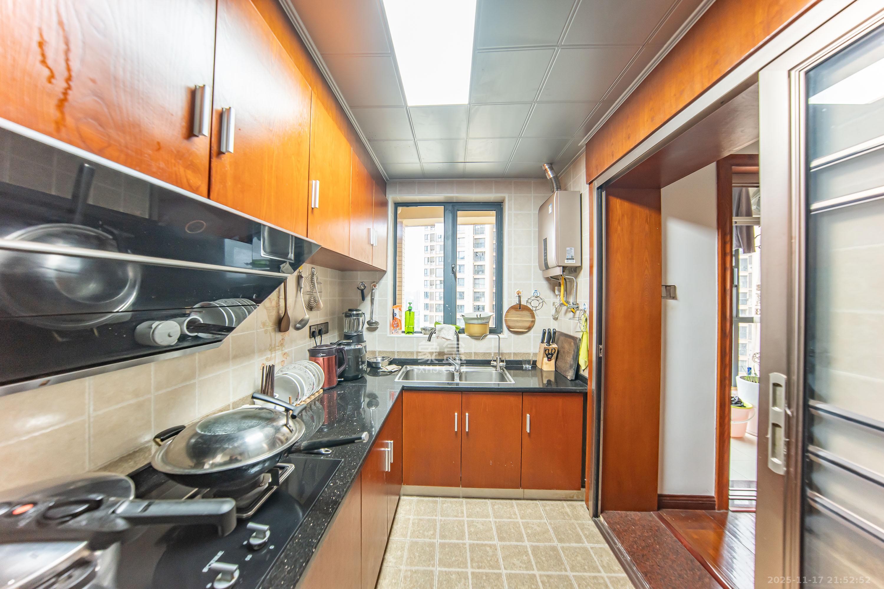 湘熙水郡（观澜海赋家园）  3室2厅2卫    129.0万厨房