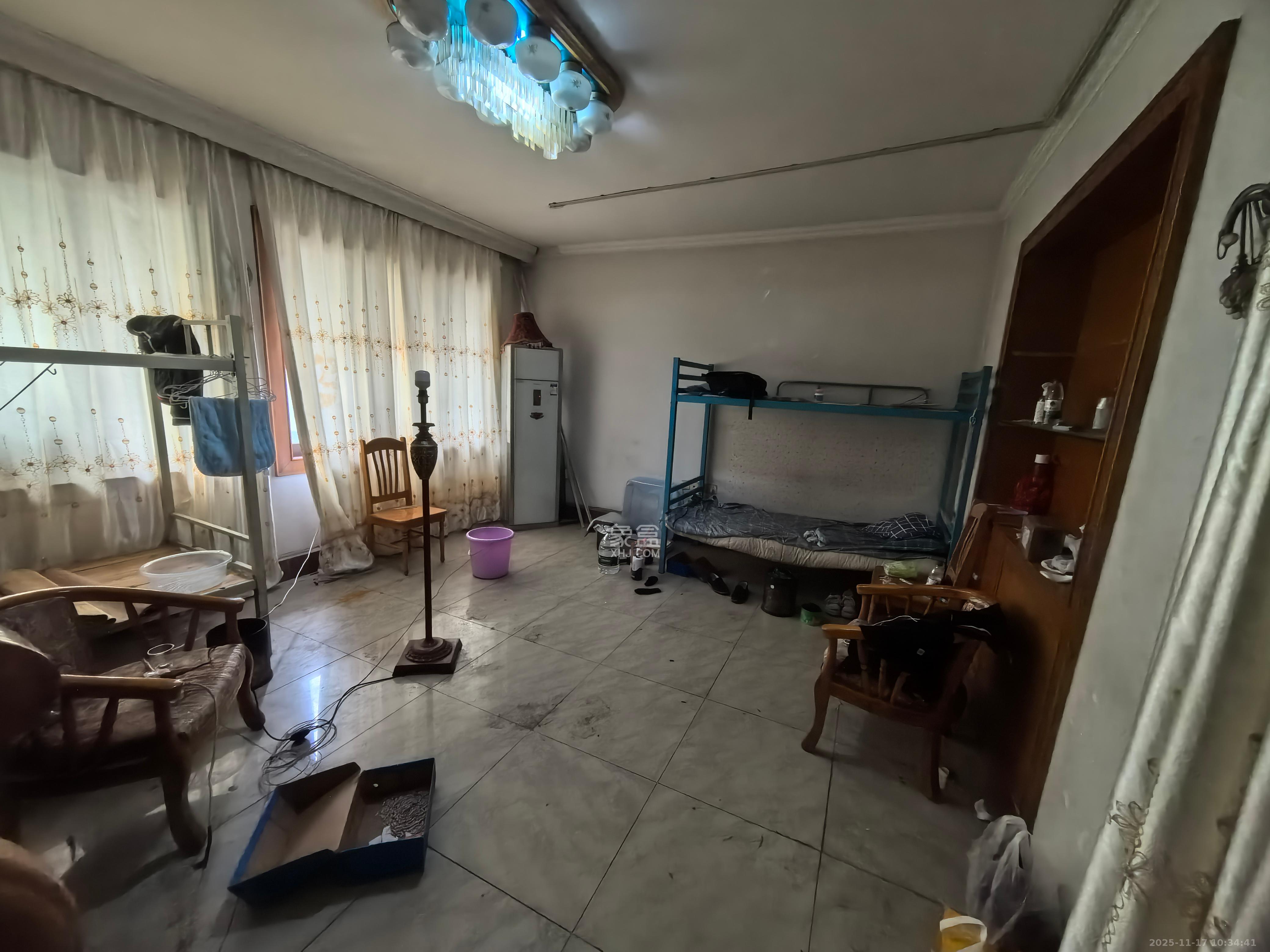 省工商局院内宿舍（江边工商局）  1室2厅2卫    3300.0元/月