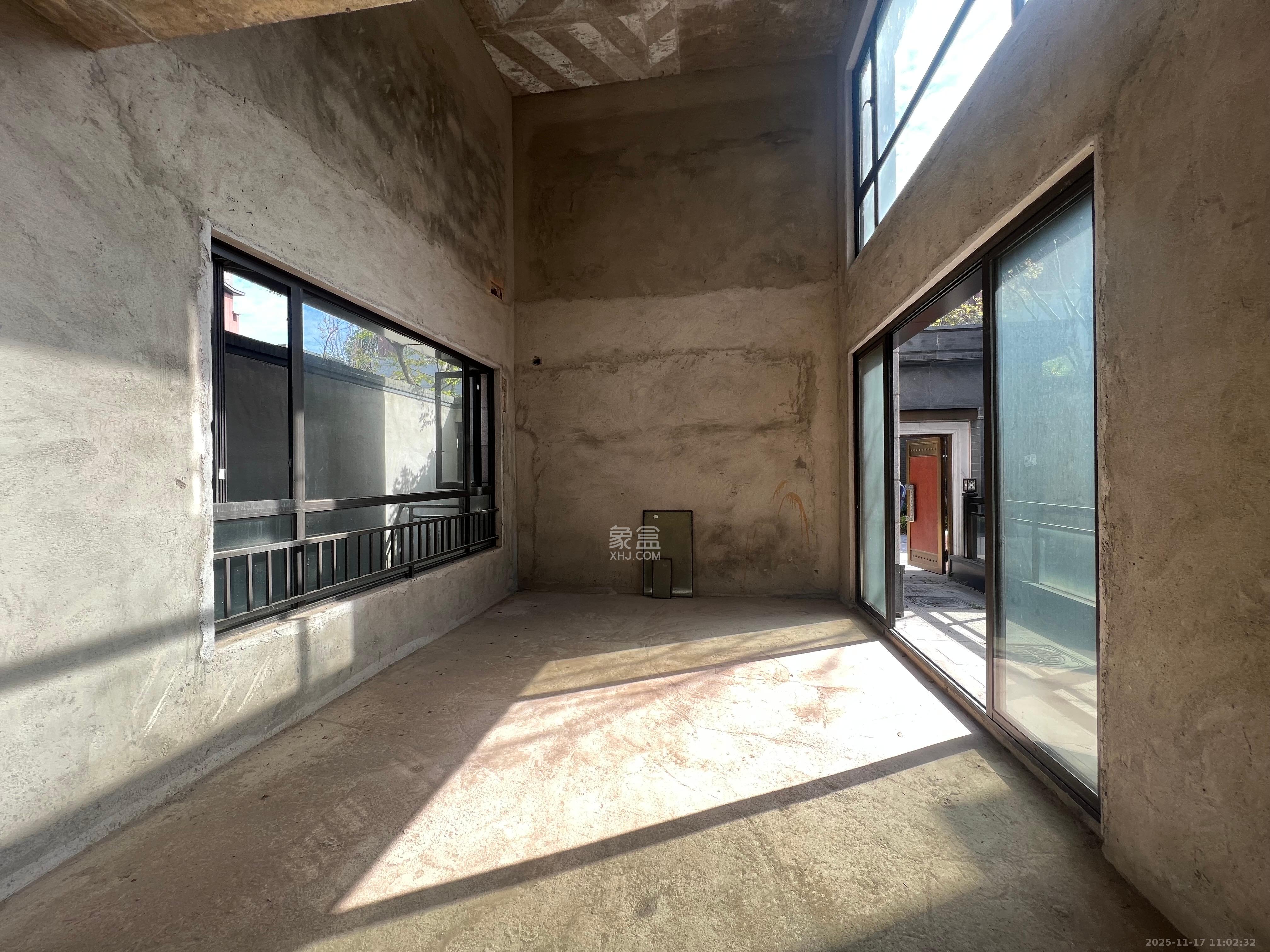 长沙院子  4室2厅3卫    180.0万