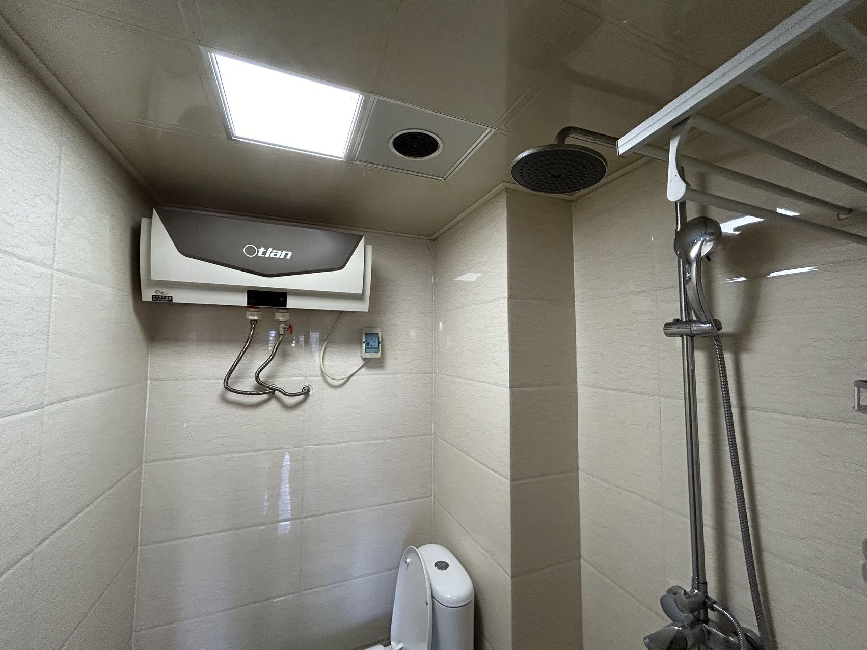 逸臣中央  1室0厅0卫    1400.0元/月室内图