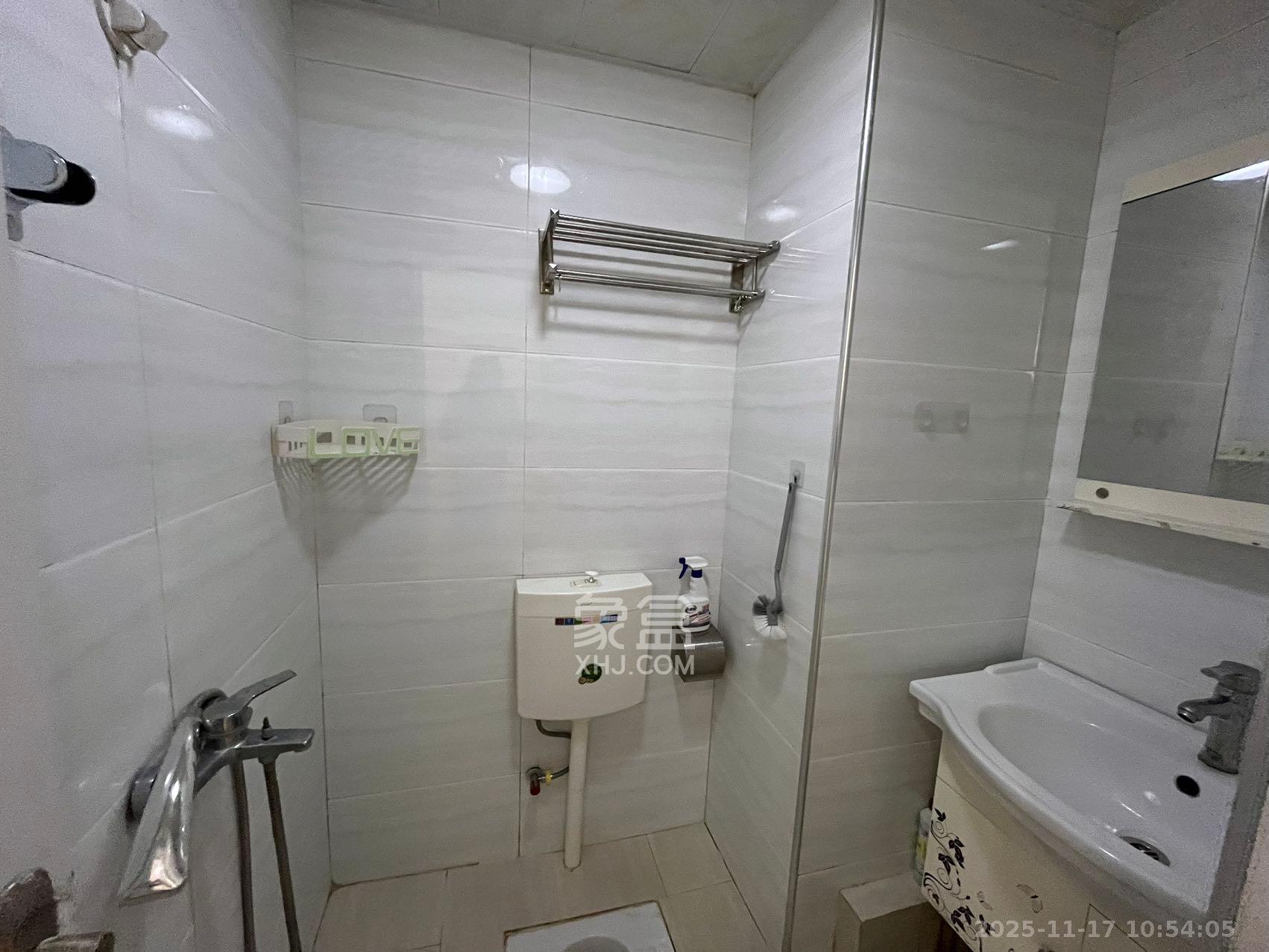 中建芙蓉工社 1室1厅1卫 1300.0元/月 中建芙蓉工社 1室1厅1卫 1300.0元/月室内图