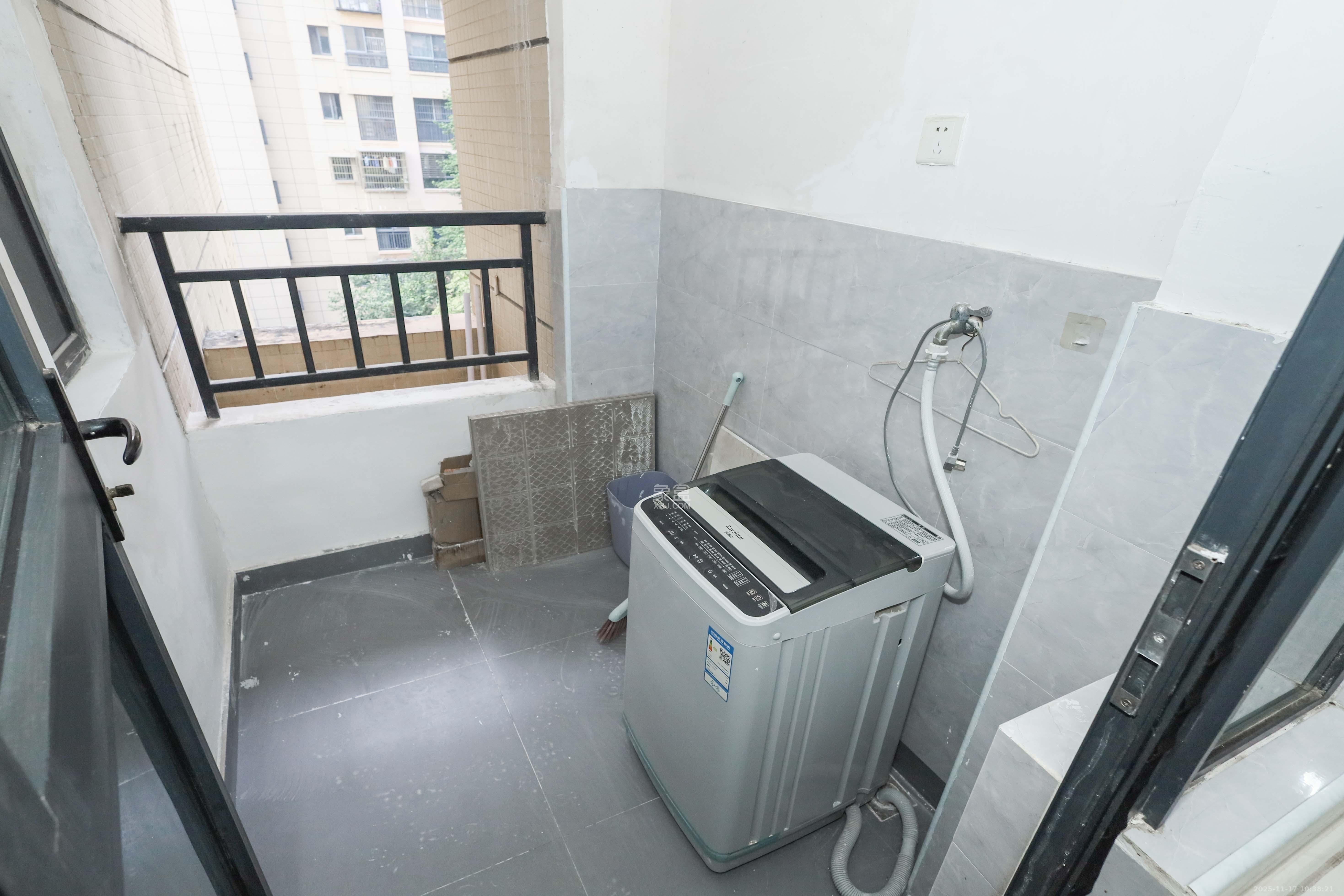 保利麓谷林语A区 2室2厅1卫 2100.0元/月 保利麓谷林语A区 2室2厅1卫 2100.0元/月室内图