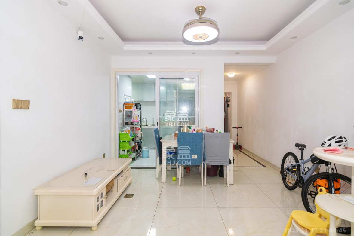 润和长郡(润和紫郡二三期) 3室2厅1卫 68.0万 润和长郡(润和紫郡二三期) 3室2厅1卫 68.0万客厅