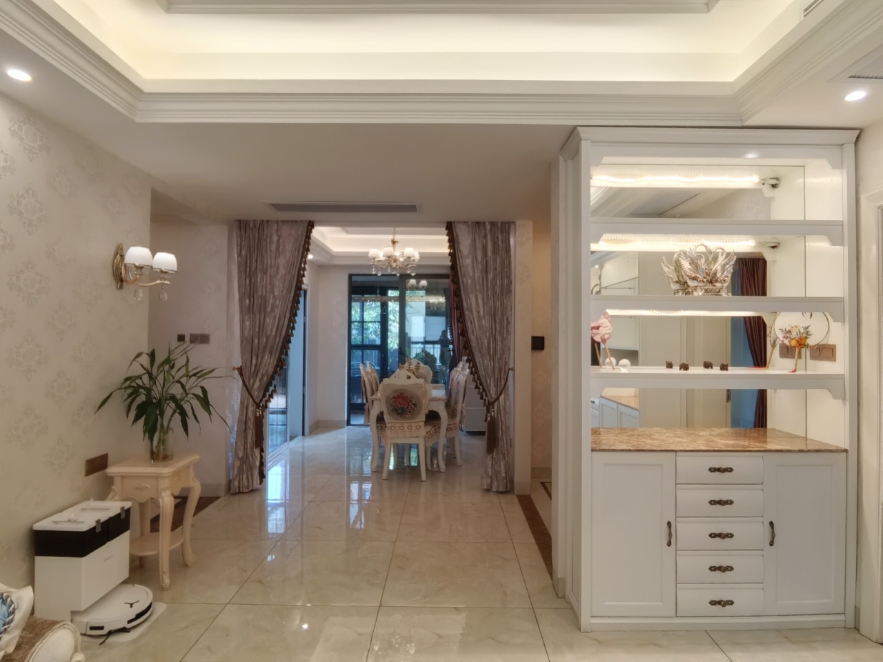 海航豪庭北苑  3室2厅2卫    360.0万客厅