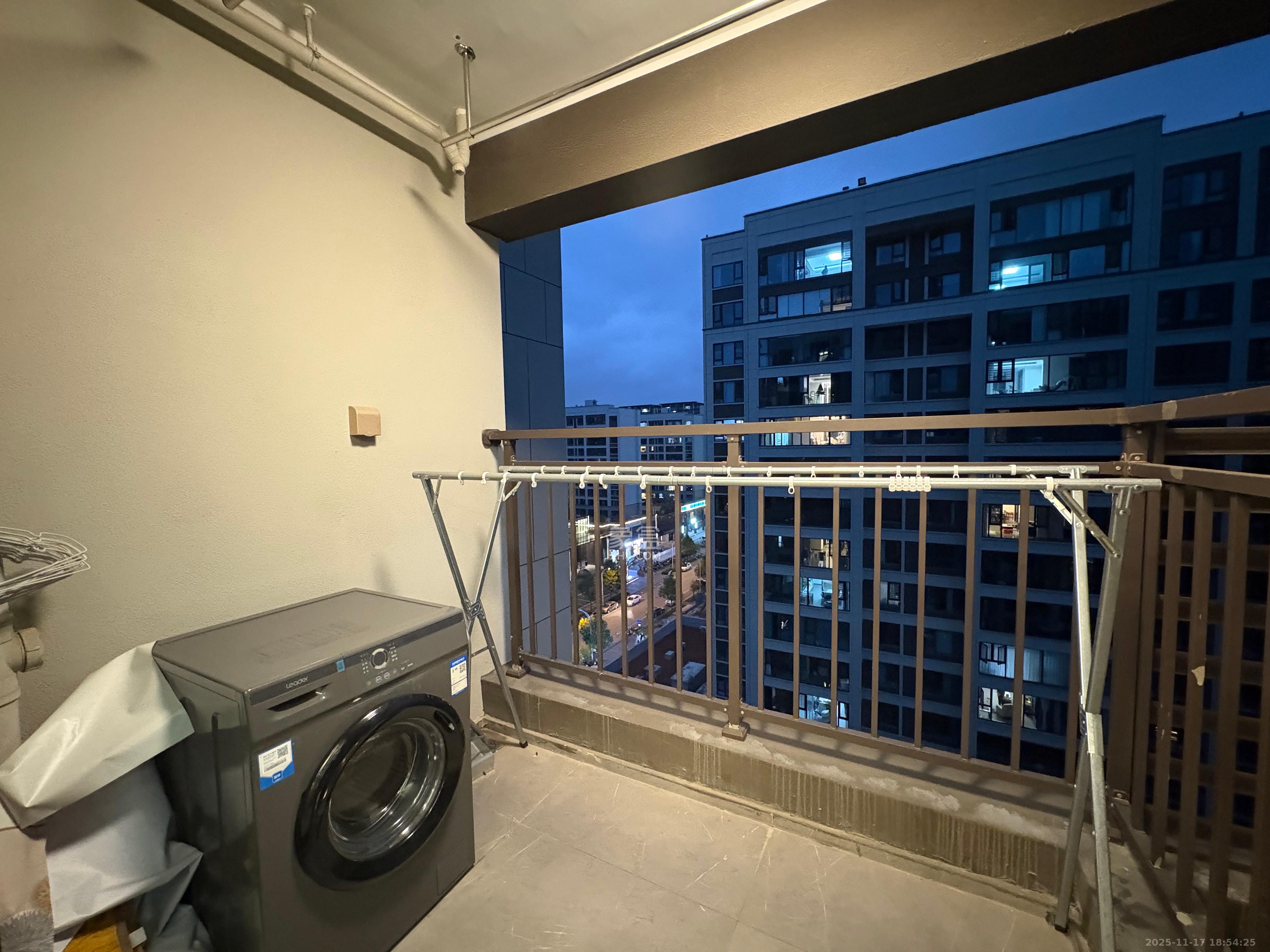 龙湖江与城 4室2厅2卫 3500.0元/月 龙湖江与城 4室2厅2卫 3500.0元/月室内图