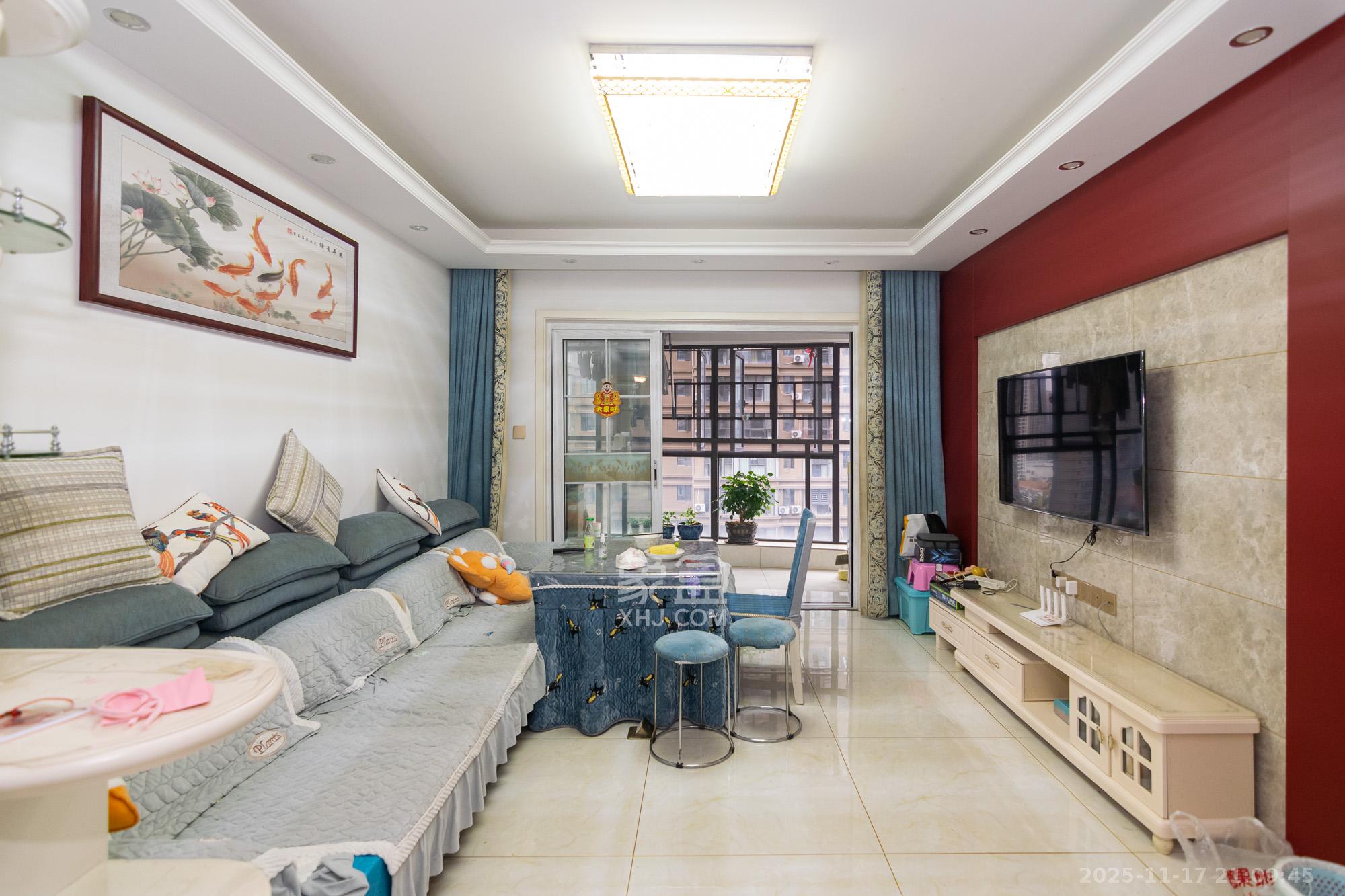 润和长郡（润和紫郡二三期）  3室2厅1卫    68.0万客厅