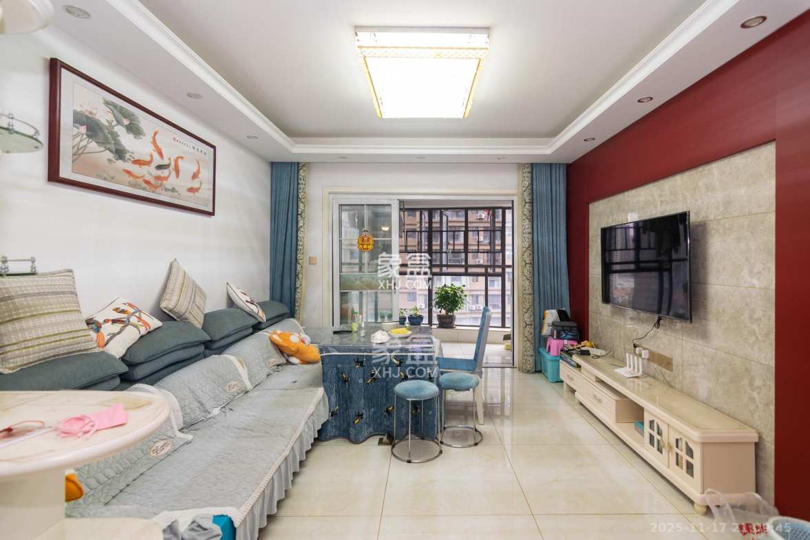 润和长郡(润和紫郡二三期) 3室2厅1卫 68.0万 润和长郡(润和紫郡二三期) 3室2厅1卫 68.0万客厅