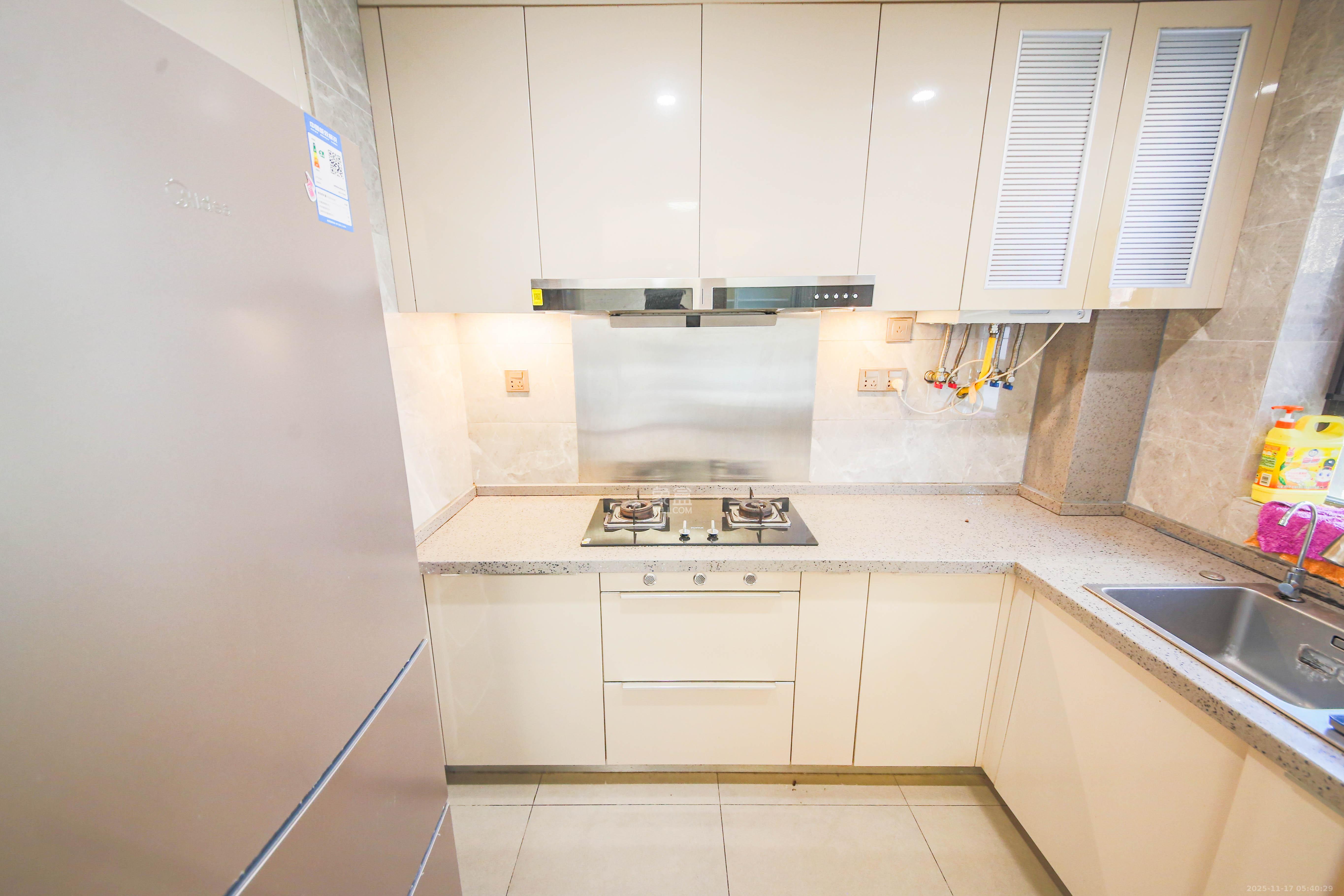 旭辉华宇南宸府  4室2厅2卫    189.0万厨房